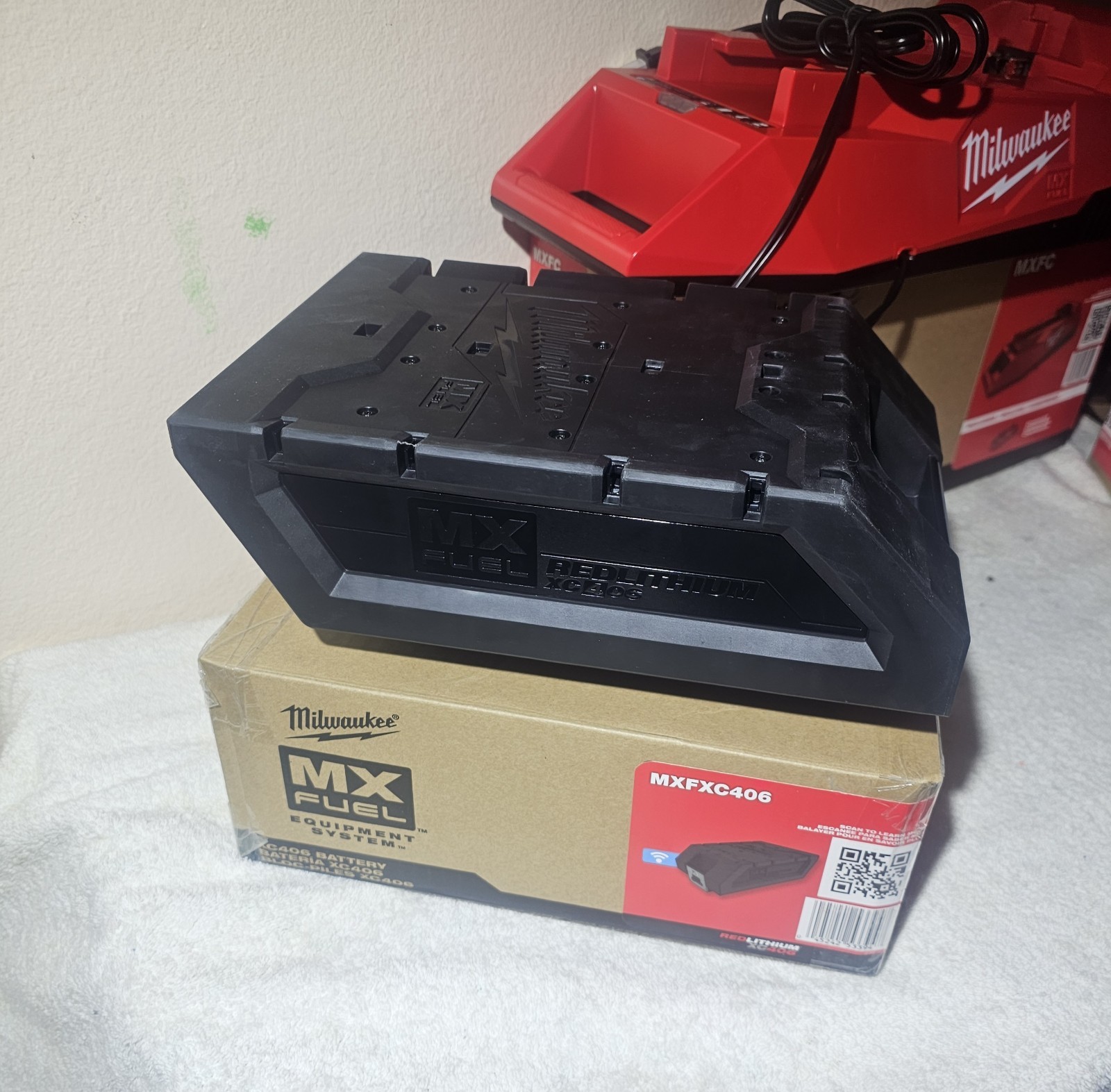 Milwaukee MXFC-2XC FUEL XC406 Charger Expansion Kit (2 Batteries And Charger)