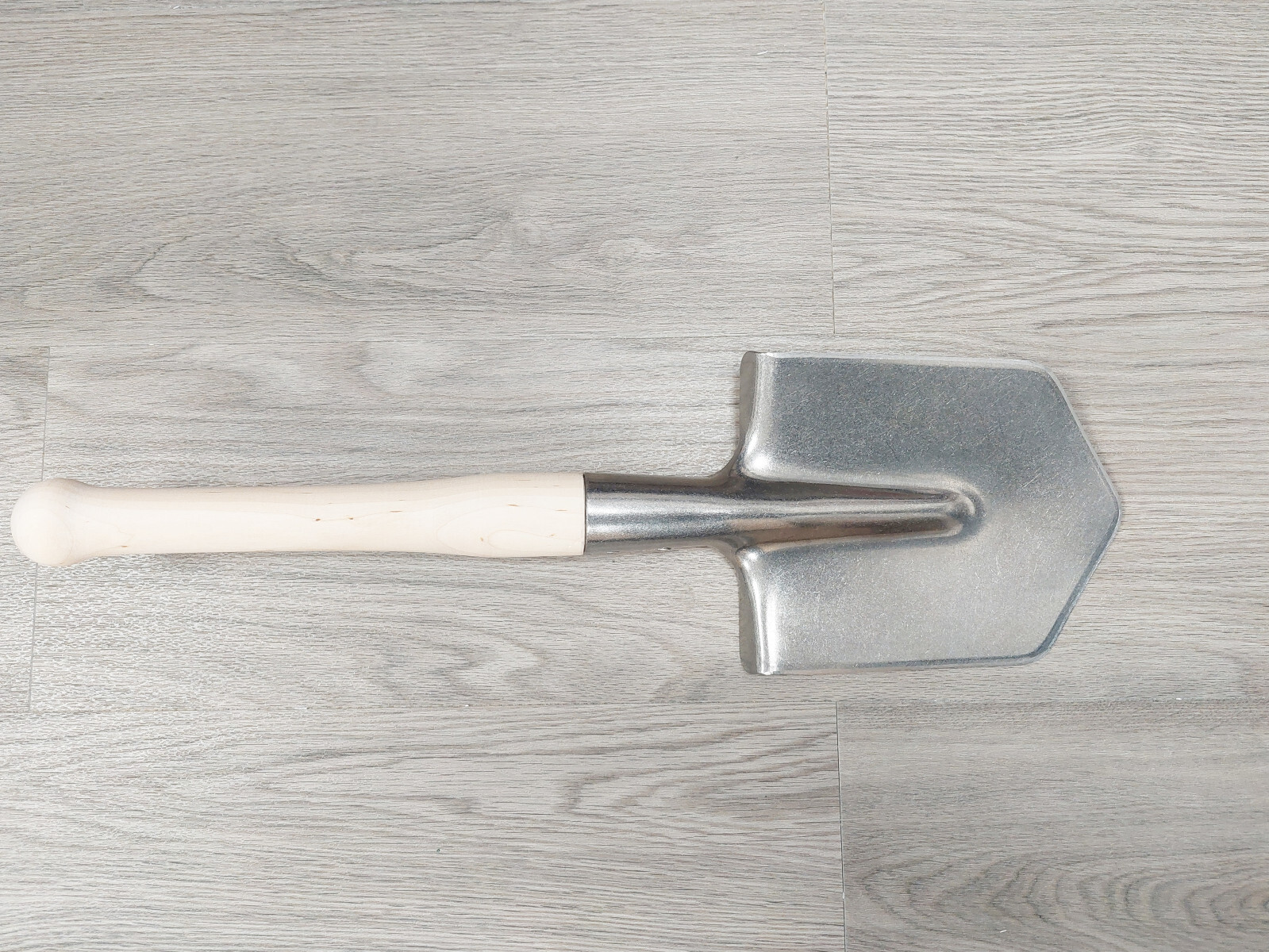 100% Titanium Lightweight Large Shovel Durable Sharp Edges Solid Wood 10″ Handle