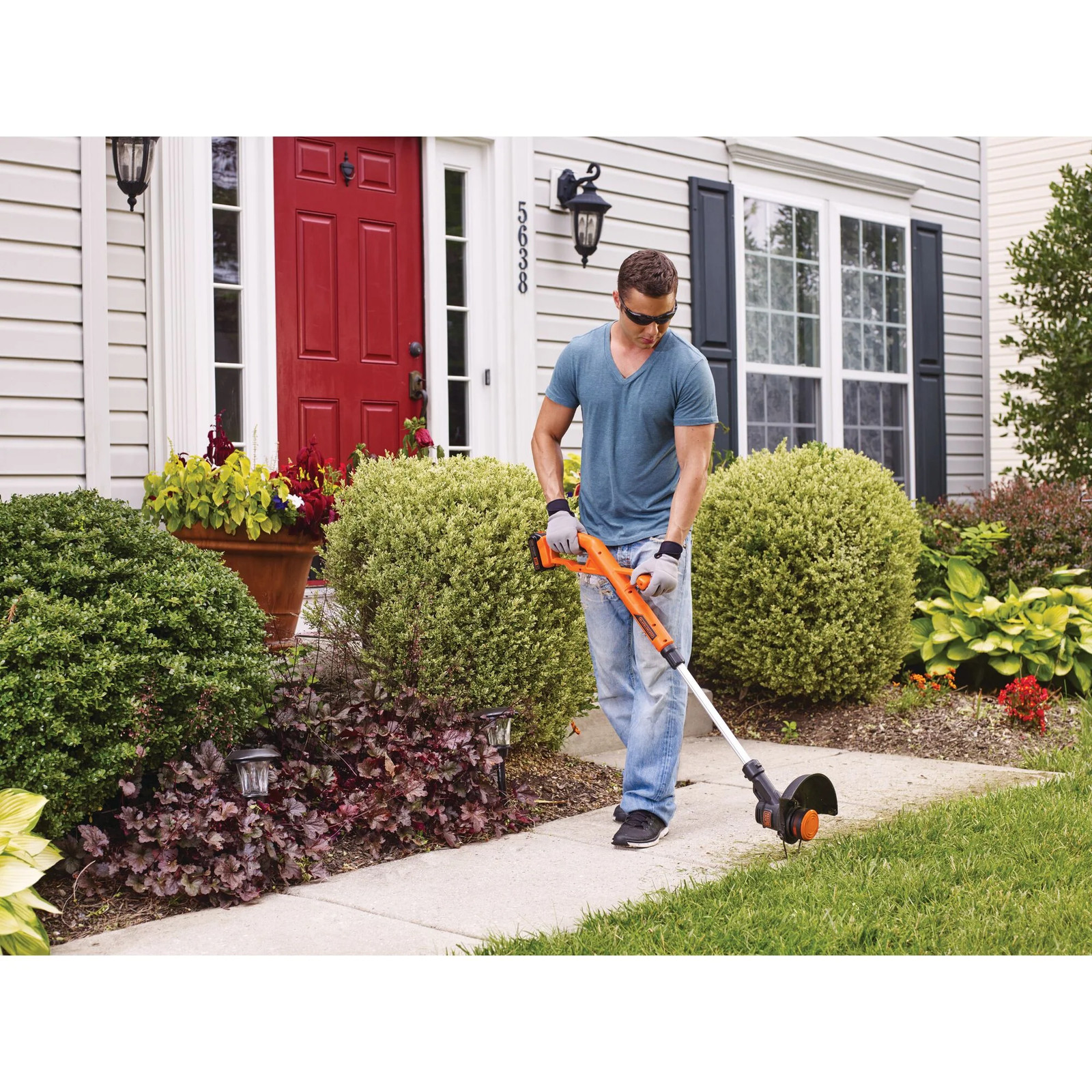 BLACK+DECKER 20V MAX* String Trimmer/Edger Kit, 10-Inch – LST201