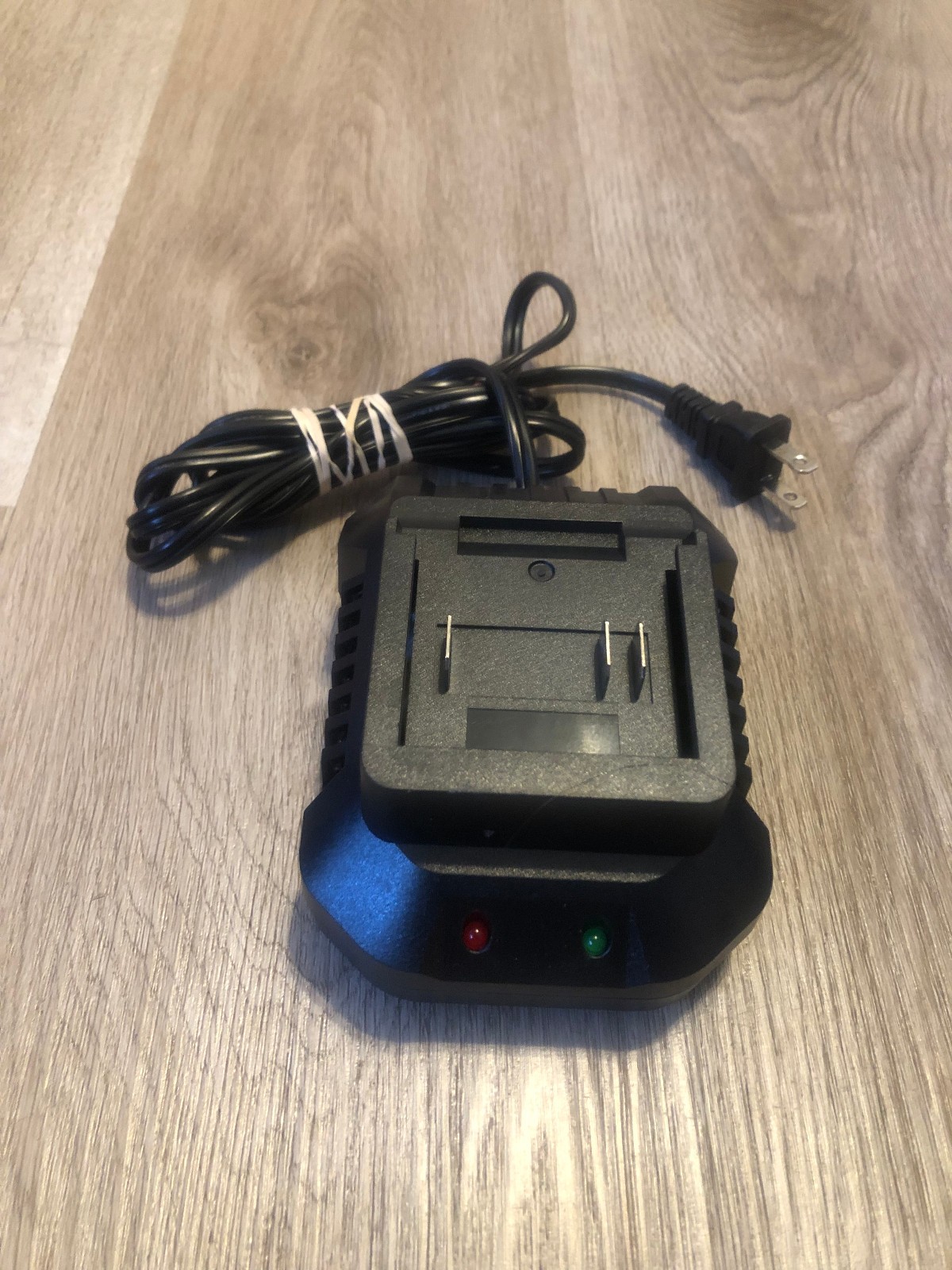 Class 2 Battery Charger Model EA048-2150-180024DU Tested Working 21.5V TESTED