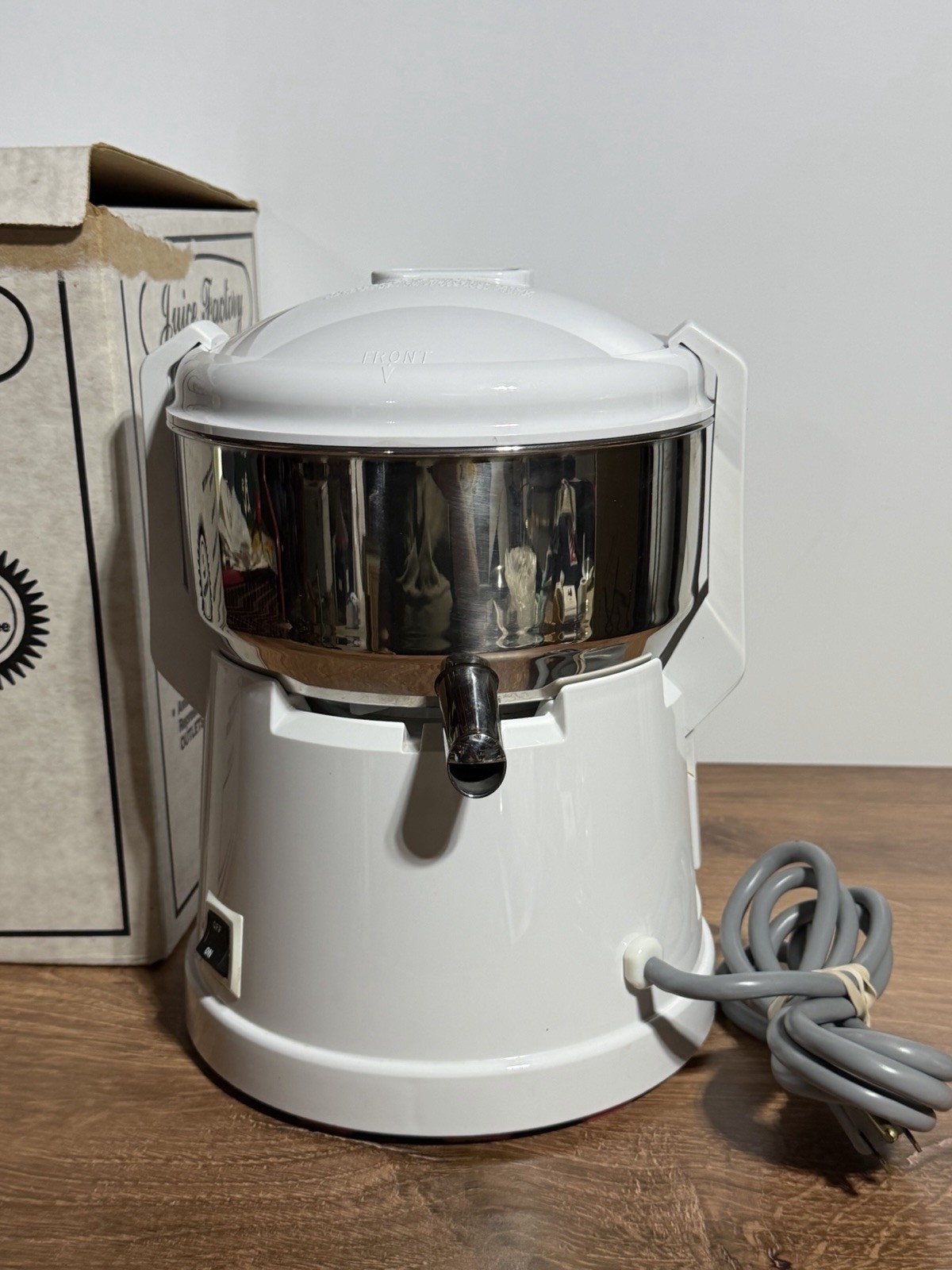 Juice Factory 2000 Electric Centrifugal Juicer White 800W Easy Clean 120V