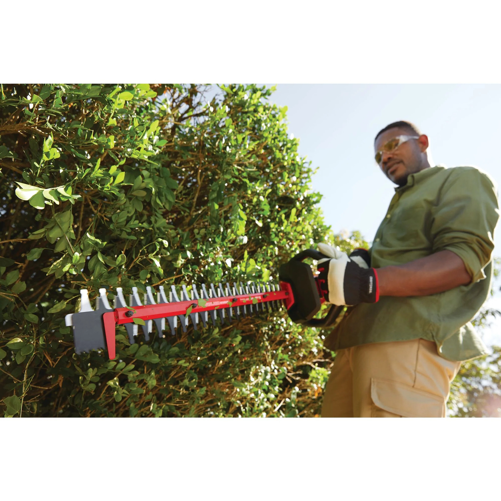 CRAFTSMAN V60 Cordless 24-In. Hedge Trimmer Kit (2.5Ah) – CMCHTS860E1