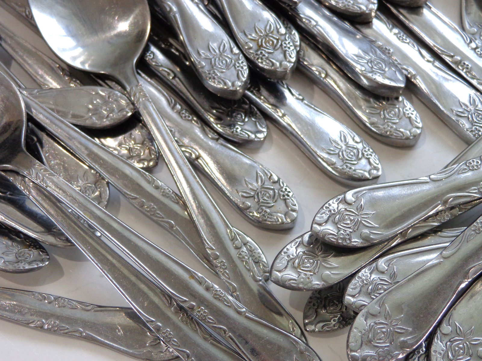 72 Pc Lifetime Cutlery LCU52 Stainless Flatware Set + Hostess Serving Pcs