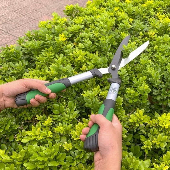 20 Inch Garden Hedge Shears Green and Black Landscape Trimming Scissor