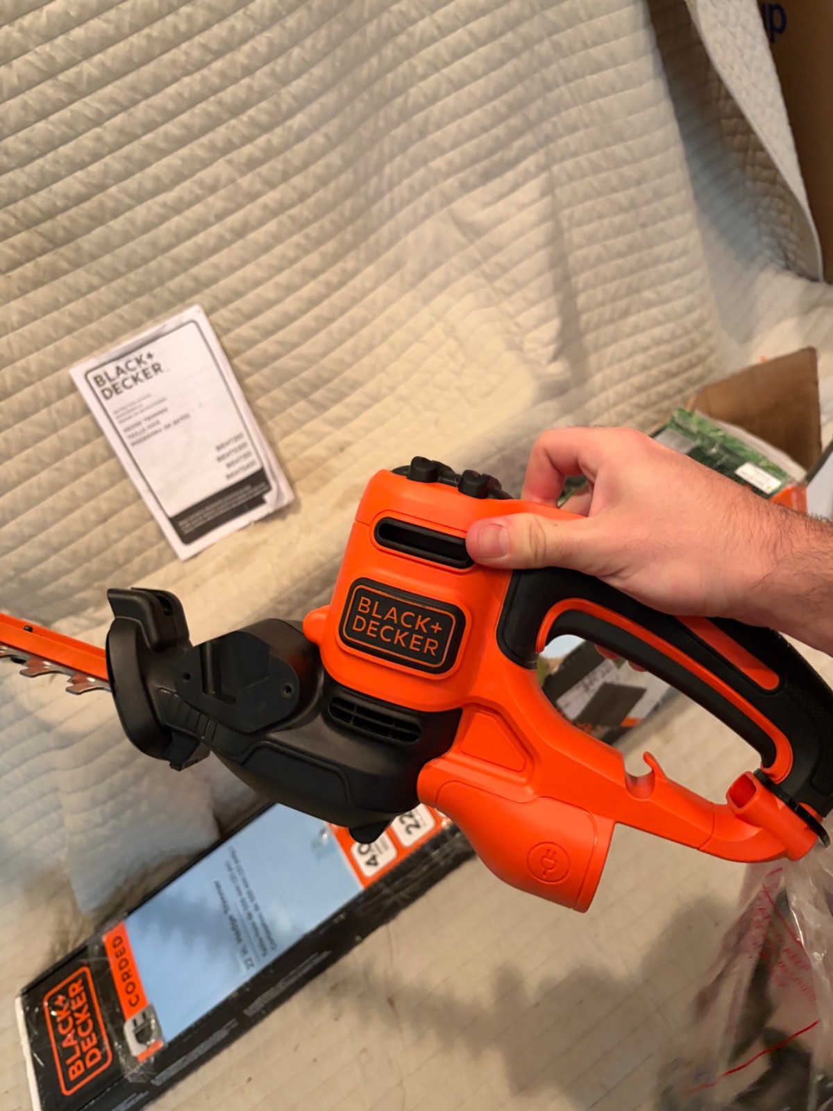 Black & Decker BEHT350 20″ Electric Hedge Trimmer 4-Amp Corded – OPEN BOX