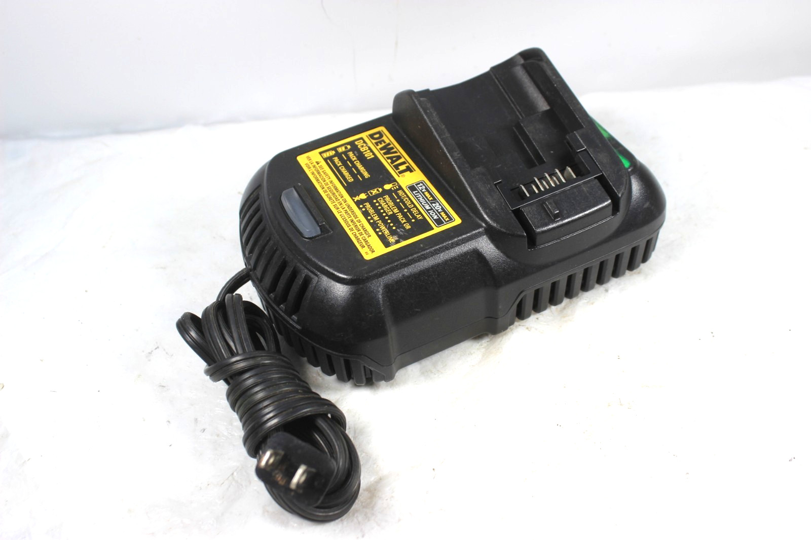 DEWALT DCB101 12-20v Max Lithium Ion Battery Fast Charger Only