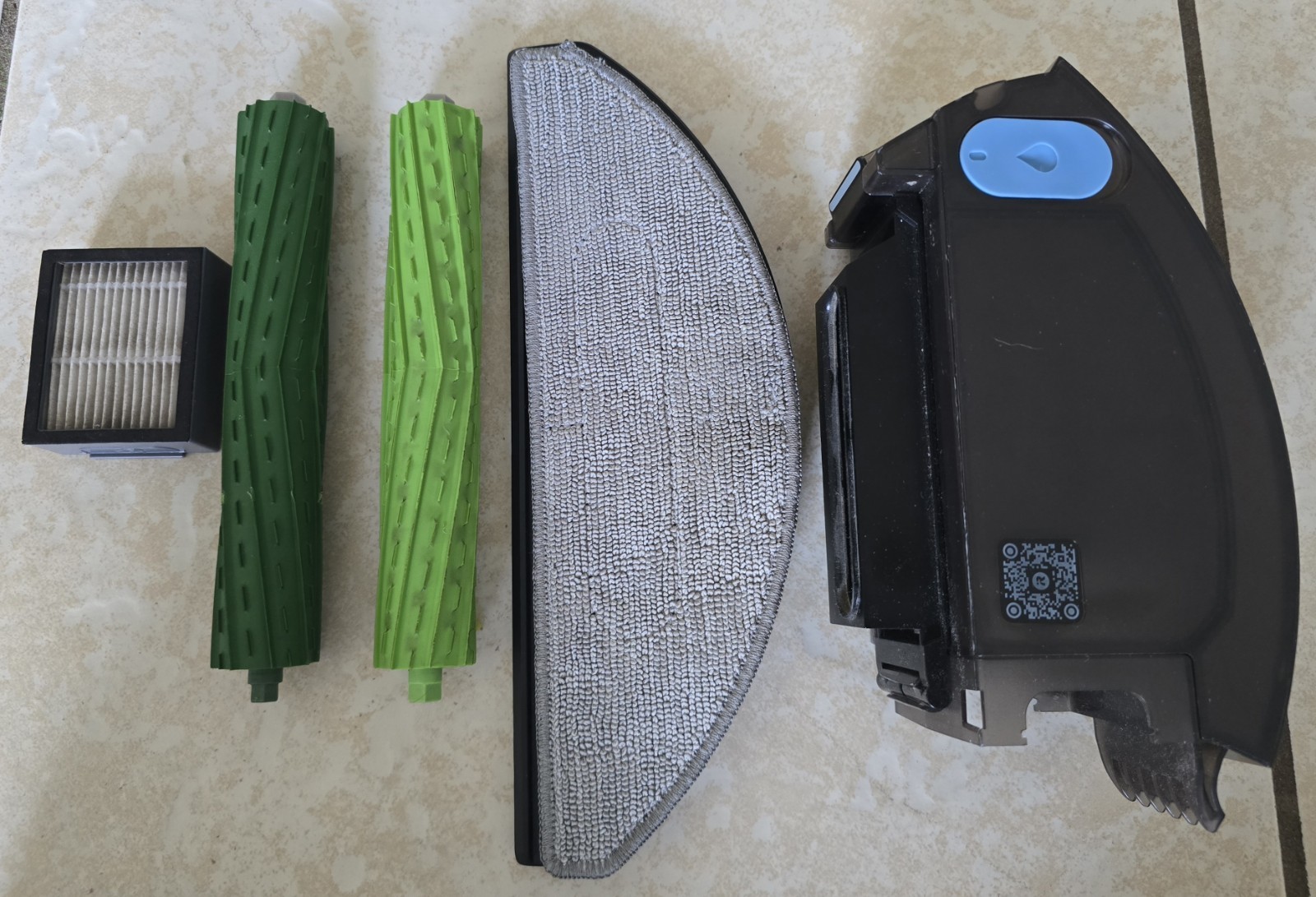 Robot Roomba J7 Robot Vacuum | Smart Mapping | Obstacle Avoidance | Black