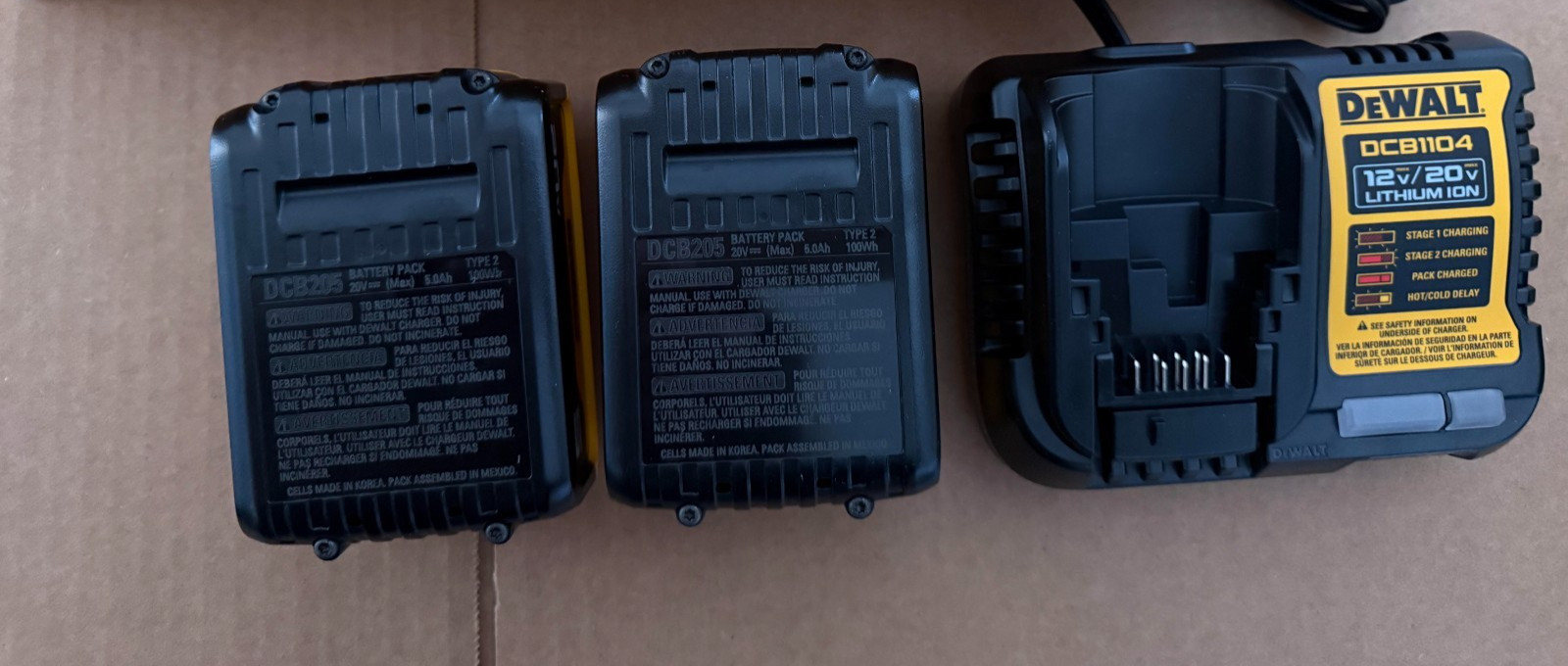 Genuine DeWalt DCB205-2C 20V MAX XR Lithium-Ion 5Ah Two Battery Starter Kit