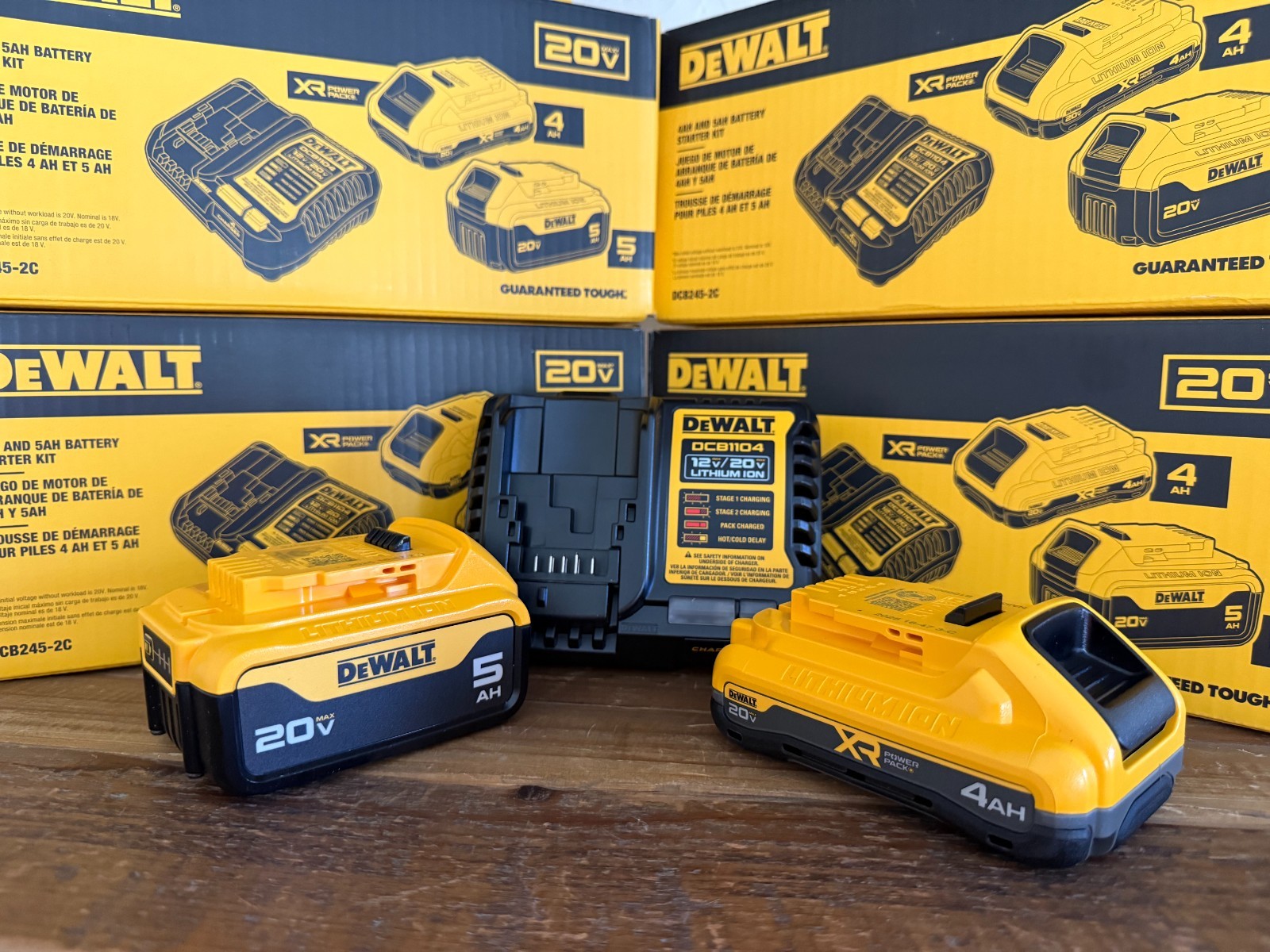 DeWALT Battery Kit 5Ah & 4Ah XR 20V POWERPACK Starter Set and Charger DCB245-2C