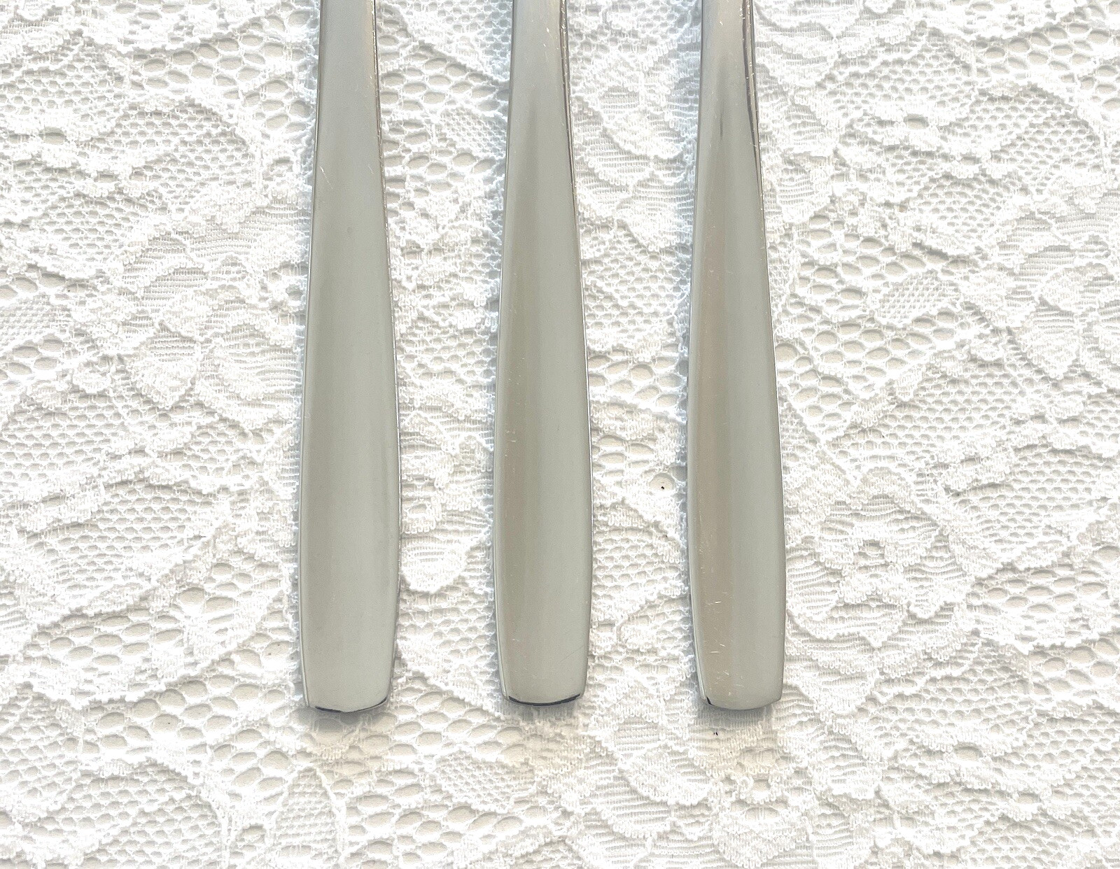 (3) Cambridge UNKNOWN PATTERN 8 1/8″ Stainless Dinner Forks ~ FREE SHIPPING