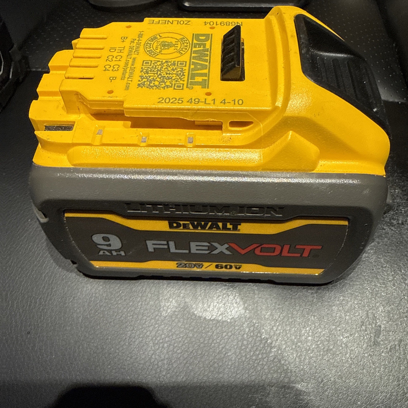 DEWALT DCB609 60v/20v 9AH. FLEX VOLT BATTERY