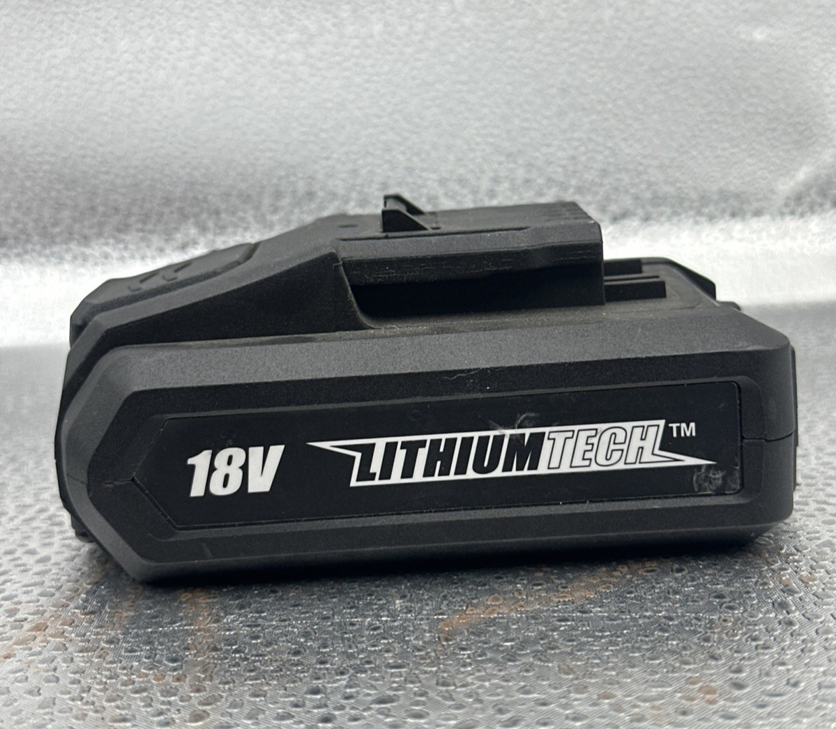 SHOPSERIES / Rockwell SS9361 18V 1.3Ah lithium-ion (Li-ion) battery pack.