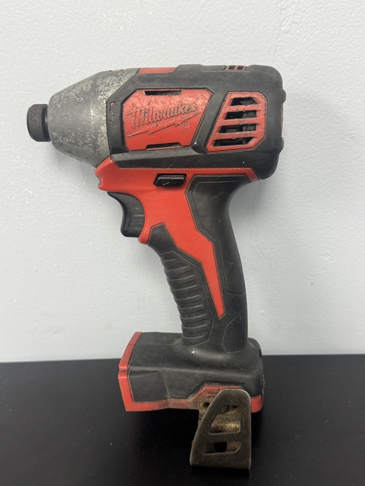 Milwaukee M18 18V 1/4″ Hex Impact Driver 2656-20 Cordless *FOR PARTS OR REPAIR*