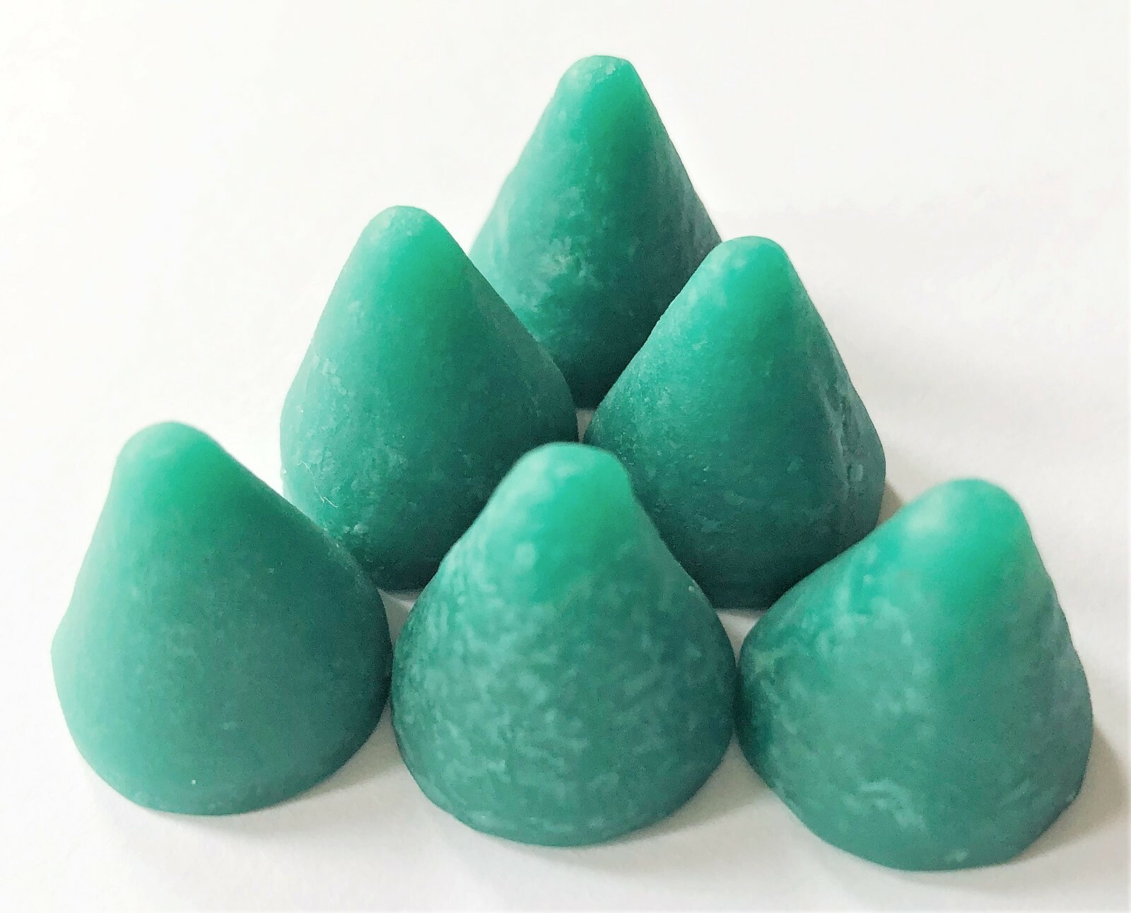 Plastic Cone Tumbling and Filler Media – Rock and Metal Polishing – 5/8″ x 3/4″
