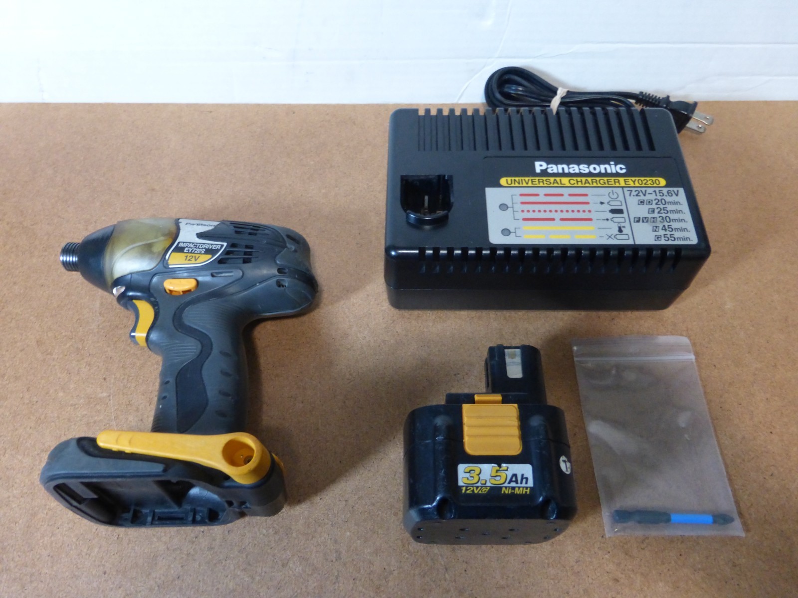 Panasonic (12V ~ 3.5Ah) Li-Ion 1/4″ Impact Driver (EY7202) + Battery & Charger