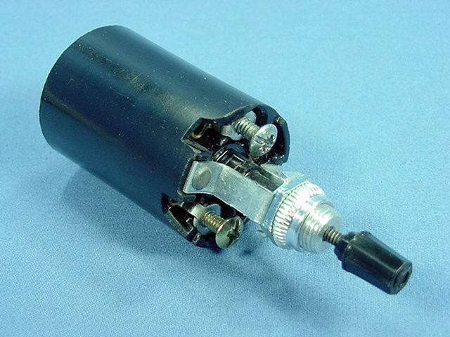 Leviton Bottom Turn Knob Candle Light Socket Lamp Holder 660W 250V Bulk 4155