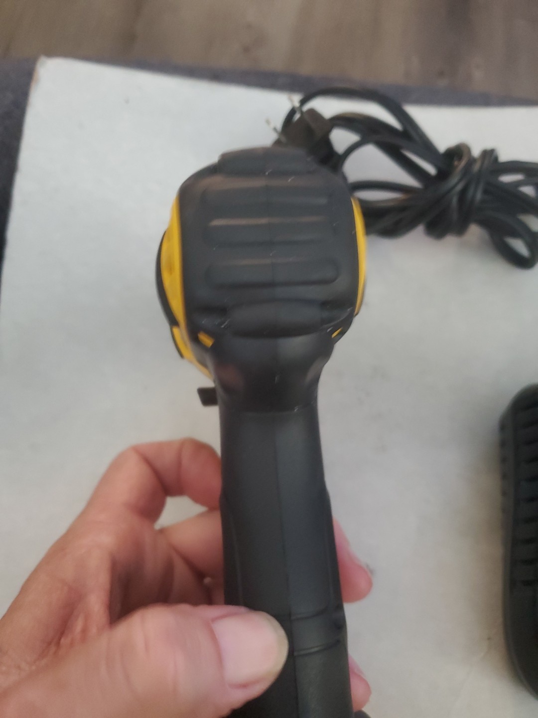 DEWALT 20 Volt 1/4 Impact Driver And Battery Charger