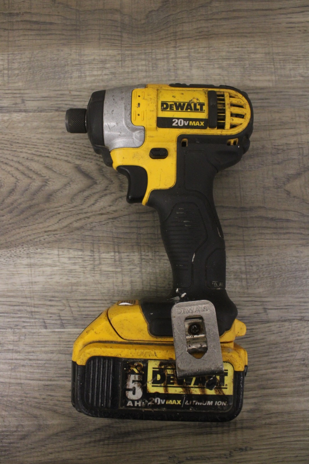 DeWalt Impact Driver DCF885 20V W/ 5AH XR BATTERY