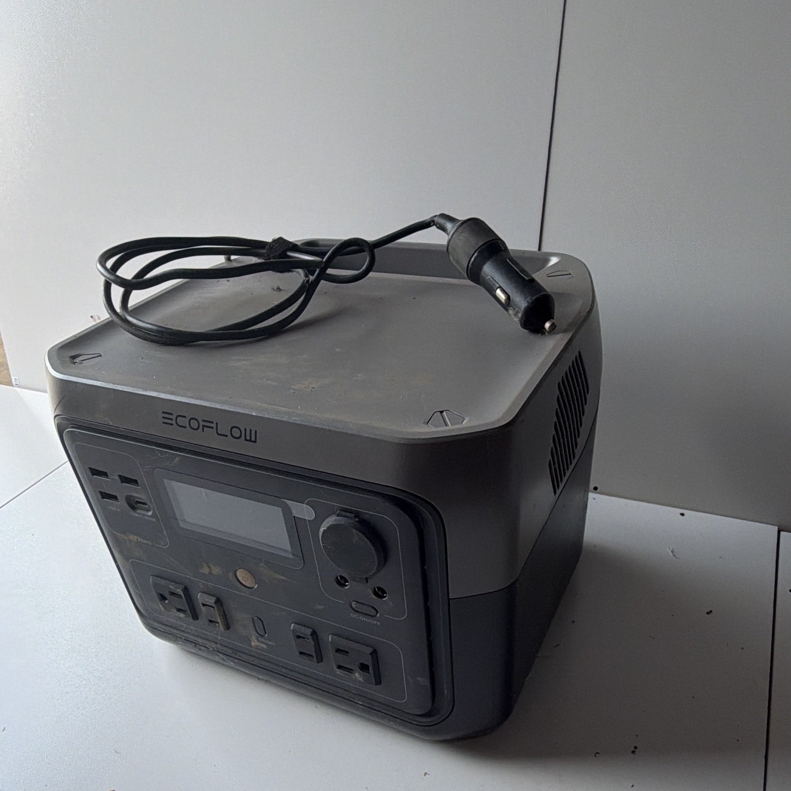 EcoFlow RIVER Portable Power Station Charger/Inverter 151-200W LCD USB Gray