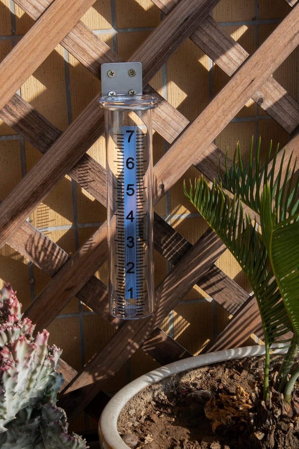 Compact 7-Inch Capacity Rain Gauge with Stable Design for All Weather Conditions