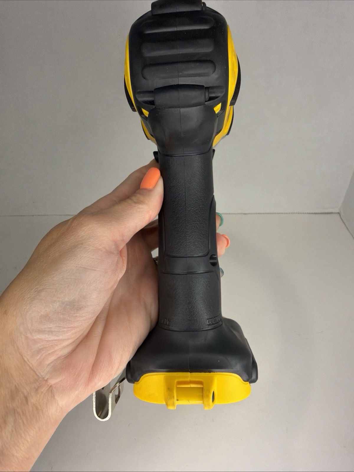 Dewalt DCF885 20V Cordless Drill 1/4″ Impact Driver MINT Tool WORKING