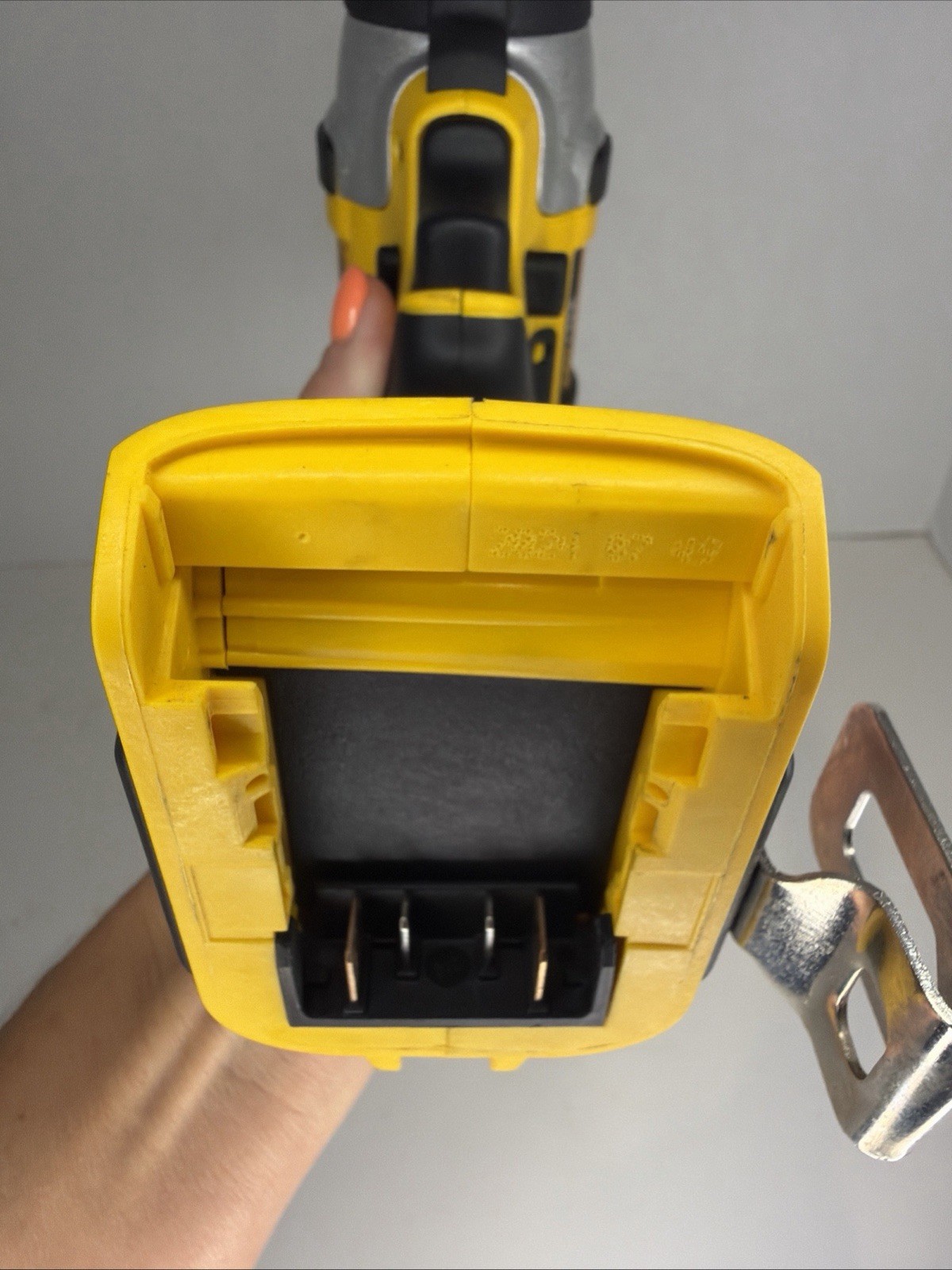 Dewalt DCF885 20V Cordless Drill 1/4″ Impact Driver MINT Tool WORKING