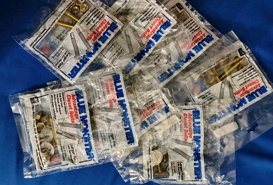 BLUE MONSTER Advantage Closet Bolts Kit 5/16 x 2-1/4 Solid Brass w/Nuts 10 packs