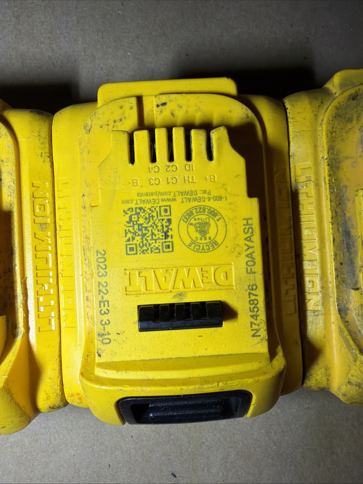 2025 2024 2023 DEWALT DCB205 20v 5ah Max XR Lithium Ion Power Tool Battery