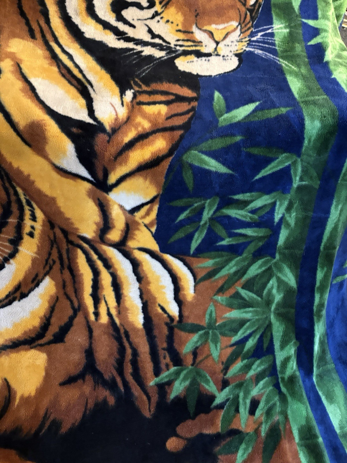 Resting Tigers Korean Mink Blanket Heavy (8.11 Lbs) Fleece 90” X 86” Soft
