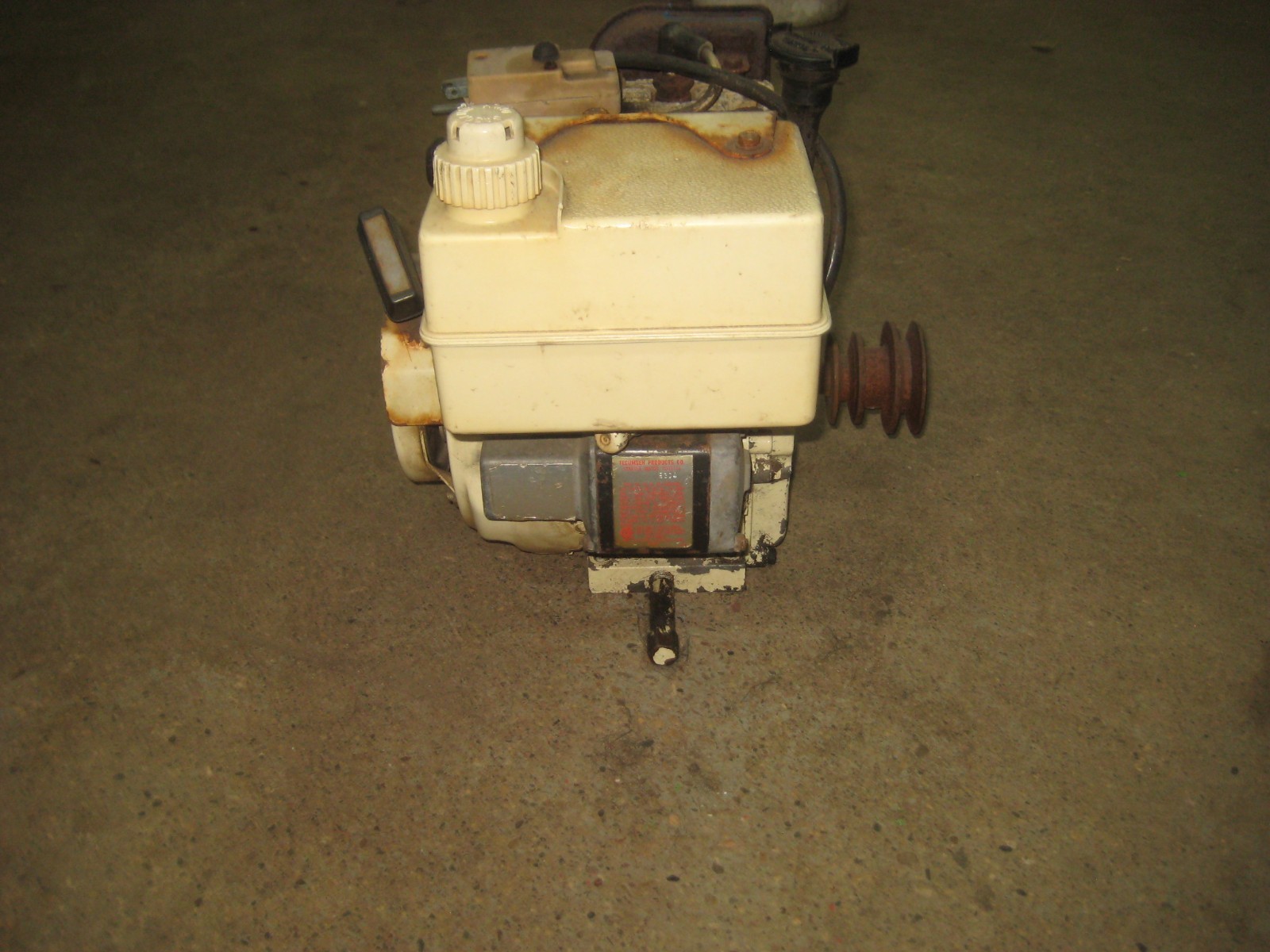 Tecumseh 5 hp Horizontal Shaft Engine W/Electric Start a Vintage Snowblower