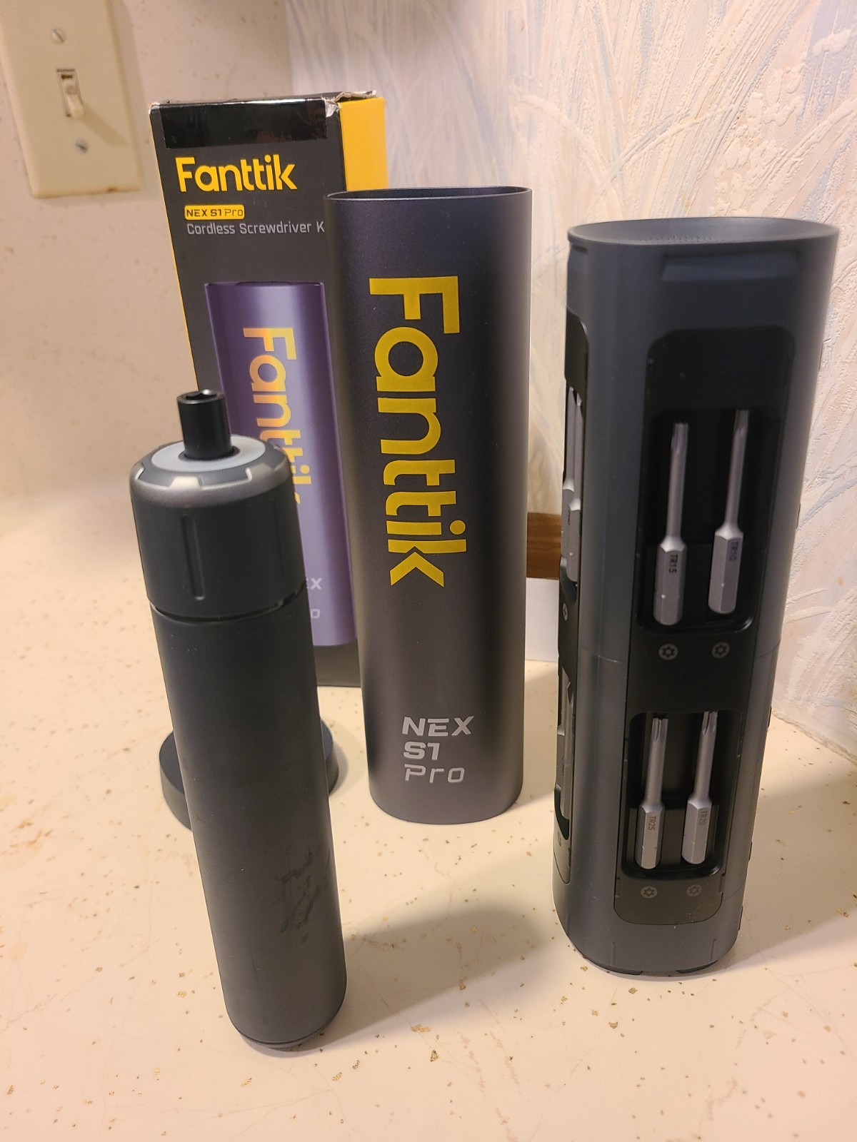 Fanttik S1 Pro 3.7V Electric Screwdriver, Cordless Screwdriver, 16 S2 Metal Bits