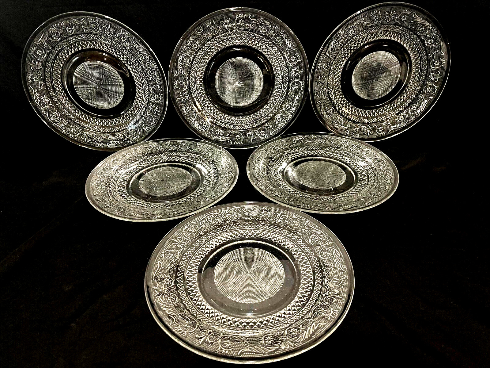 KIG Maylaysia Trellis Fleur De Lis Pressed Glass Set Of 6 Dinner Plates 10″