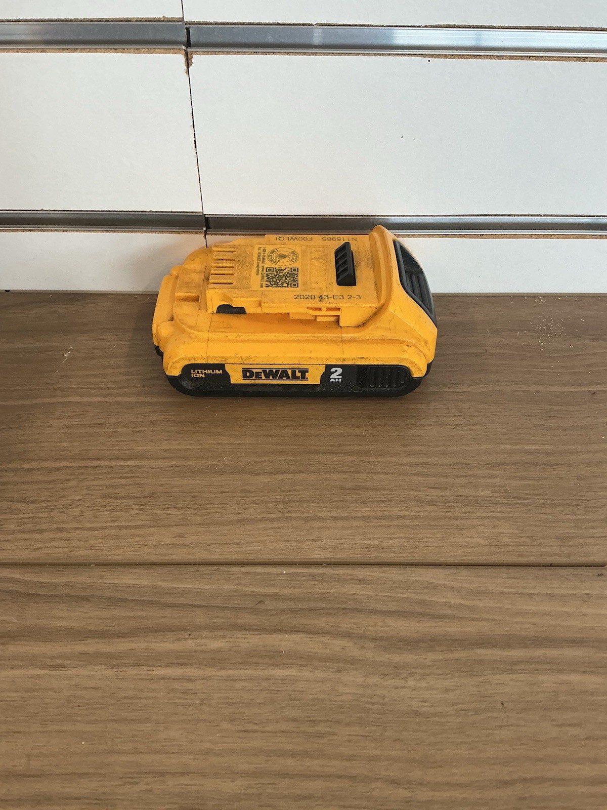 DeWalt DCB203 20V MAX 2Ah Lithium Ion Battery Tested Working