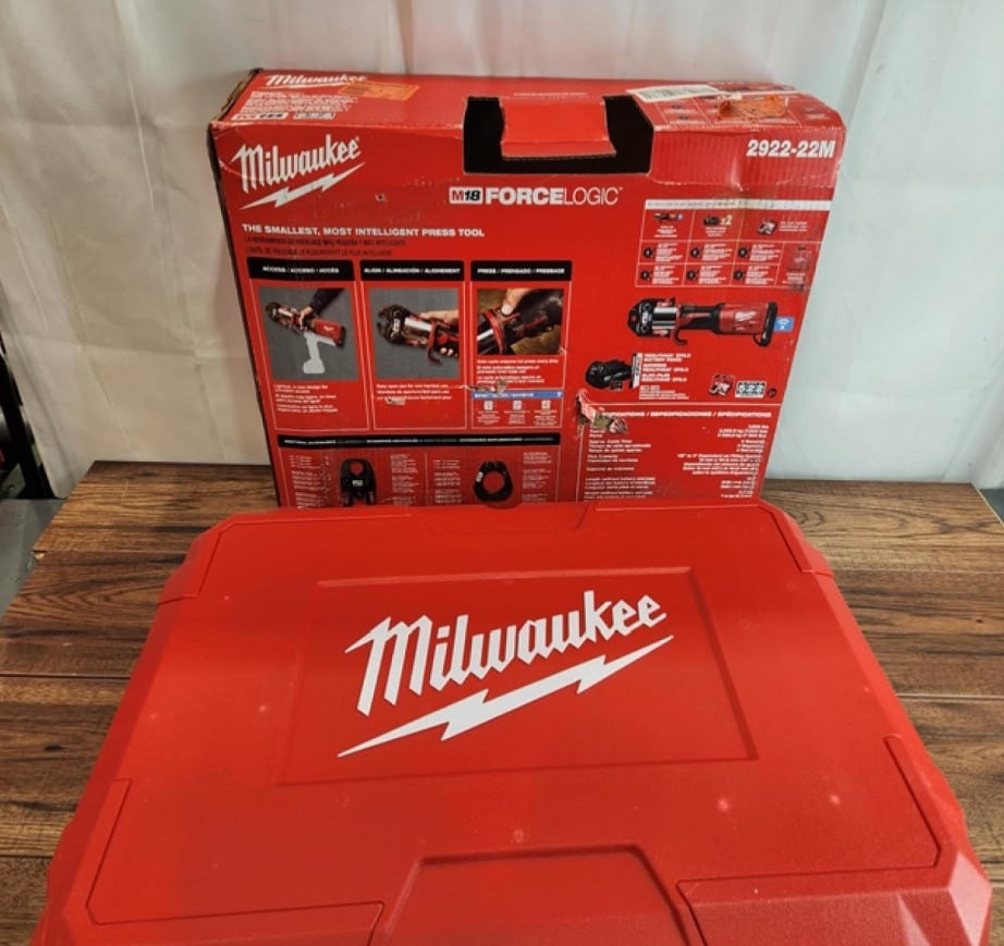 NEW Milwaukee Tool 2922-22 M18 Force Logic Press Tool With One-Key Kit w 1/2 In.