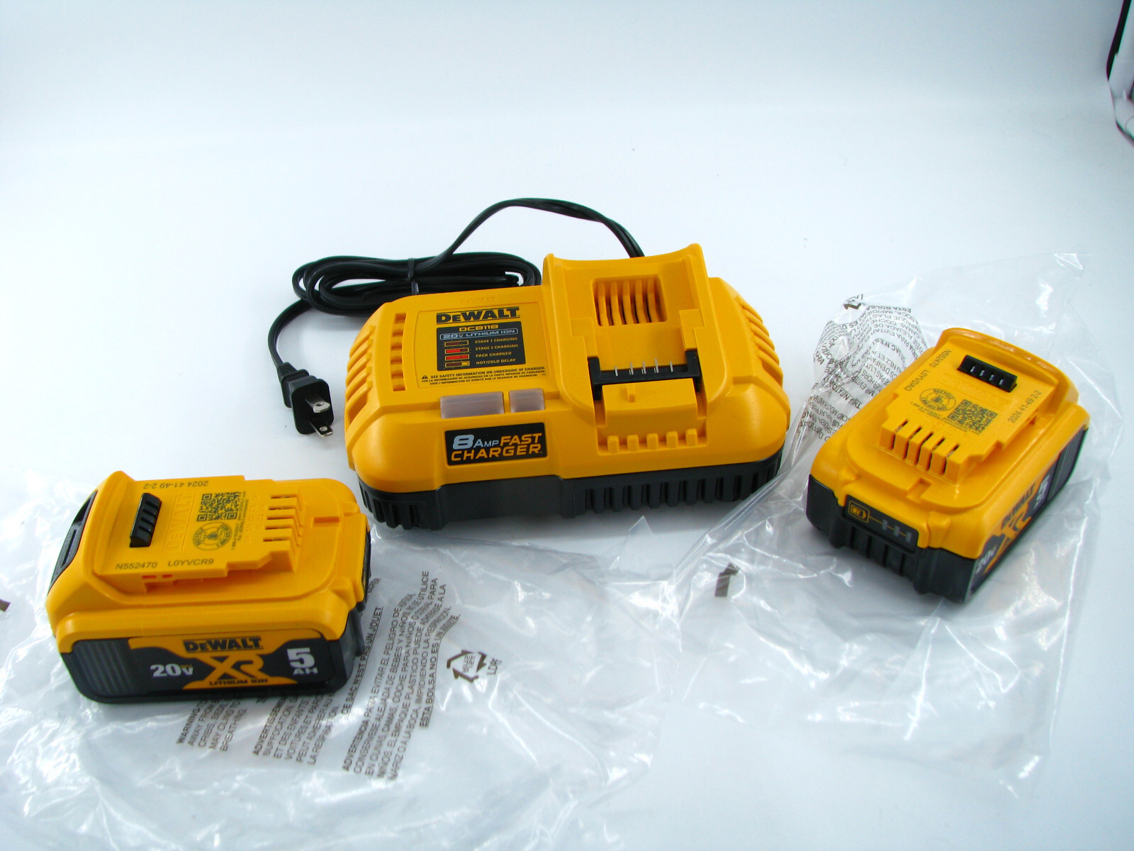 NEW GENUINE Dewalt 20v dcb118 fast battery charger 2x 5ah DCB205 Batts 20 volt