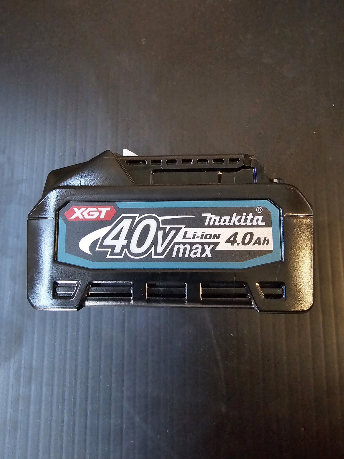 Makita BL4040 40V max XGT 4.0Ah Lithium-Ion Battery, Impact-Resistant Outer Case