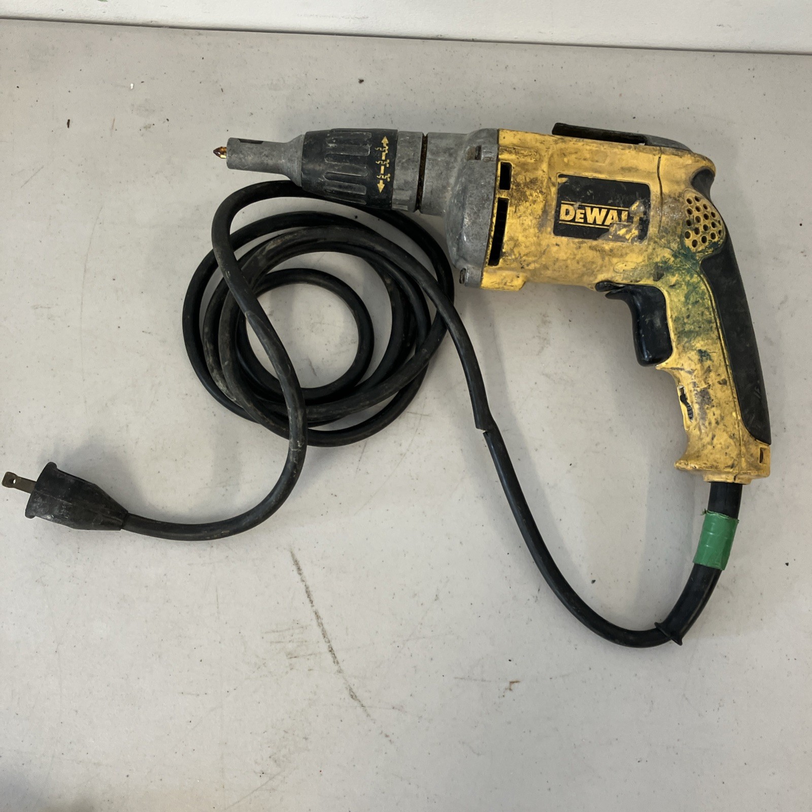 Dewalt DW272 4000RPM Corded VSR Drywall Screwgun