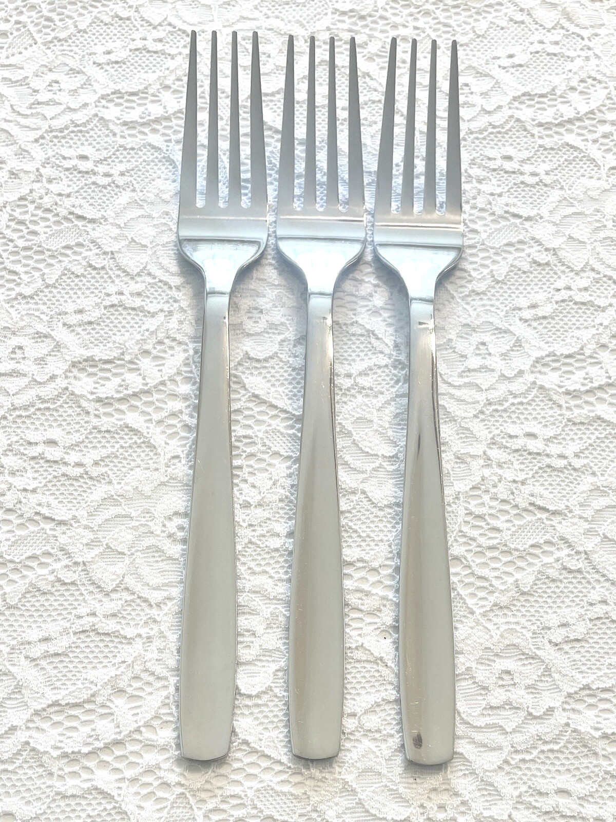 (3) Cambridge UNKNOWN PATTERN 8 1/8″ Stainless Dinner Forks ~ FREE SHIPPING