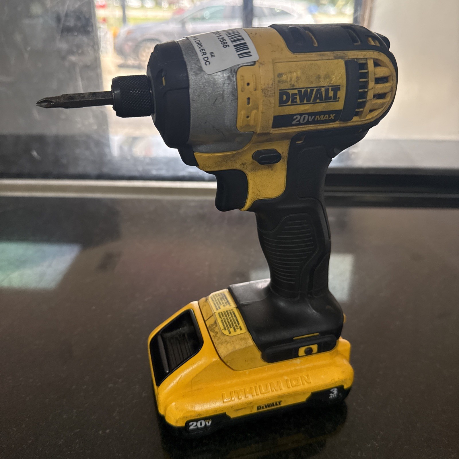 DEWALT DCF885 – 20V MAX* 1/4″ IMPACT DRIVER (I99012595)