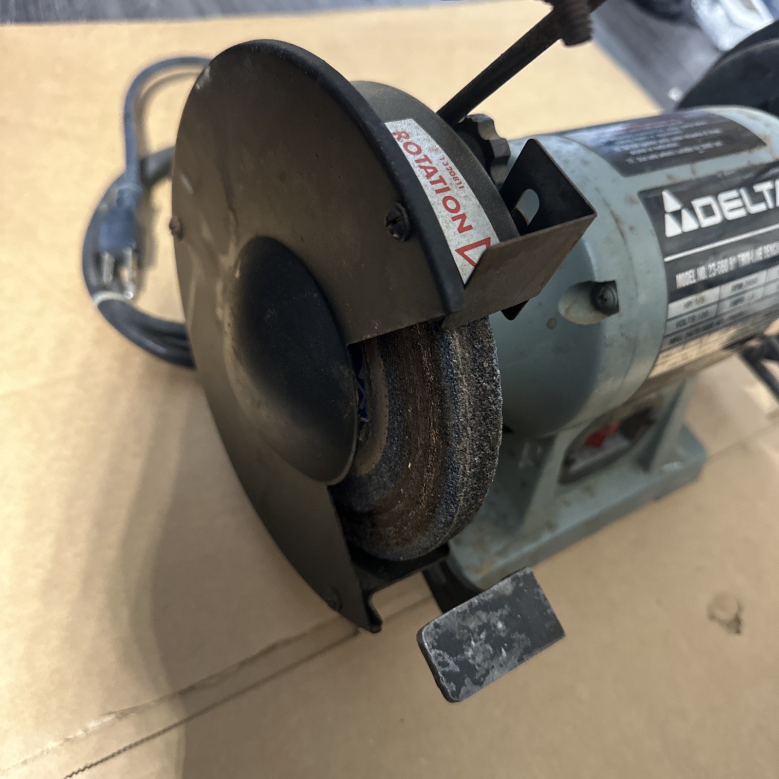Delta Bench Grinder Model 23-660-6″ Thin Line 1/5 HP 3450 RPM – Works Great
