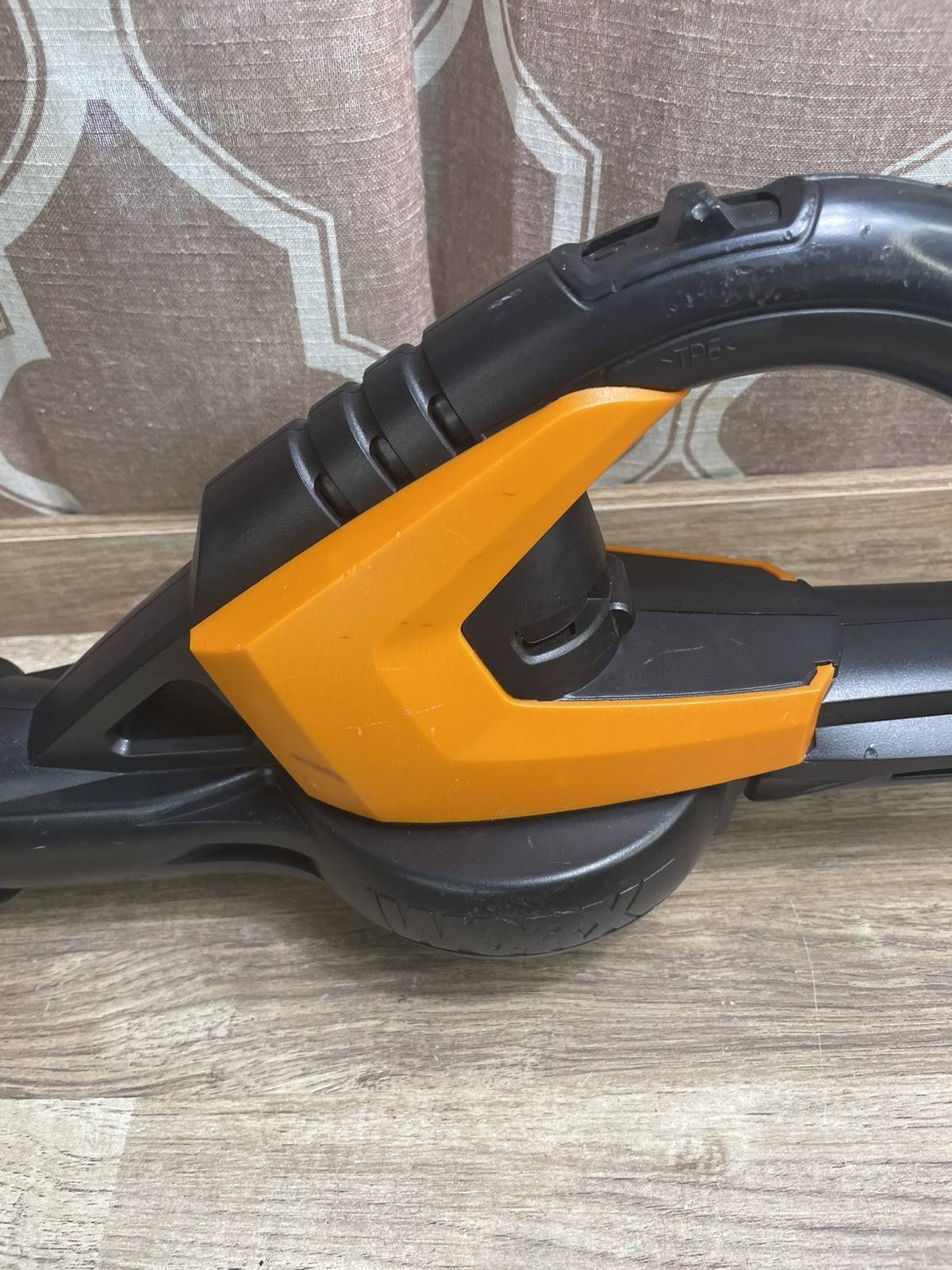 WORX Cordless Leaf Blower, Electric Blowers for Lawn Care with 120 MPH & 3.5 LBS