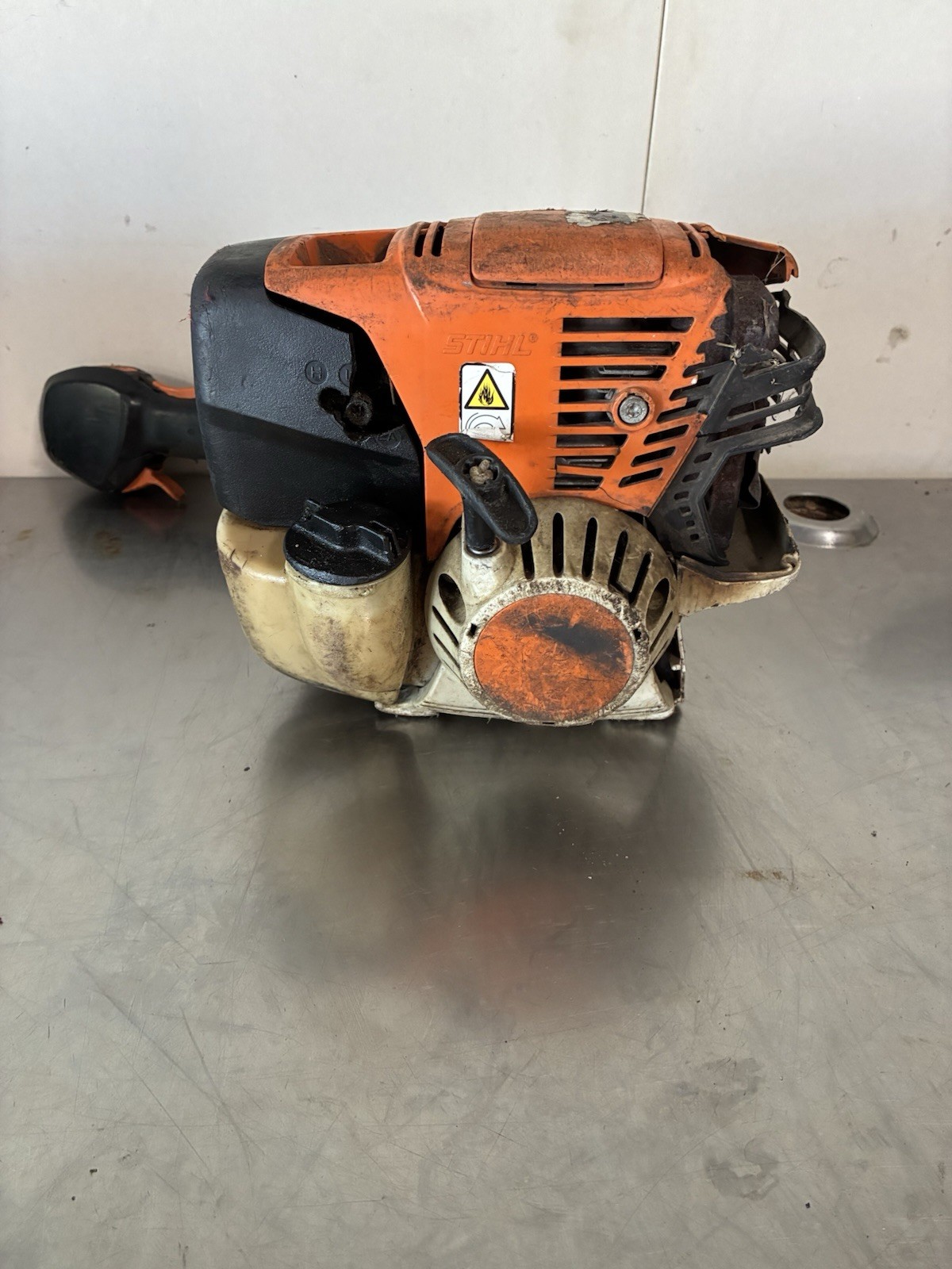 STIHL FS91R String Trimmer Engine And Throttle Assembly. RUNS READ DESCRIPTION