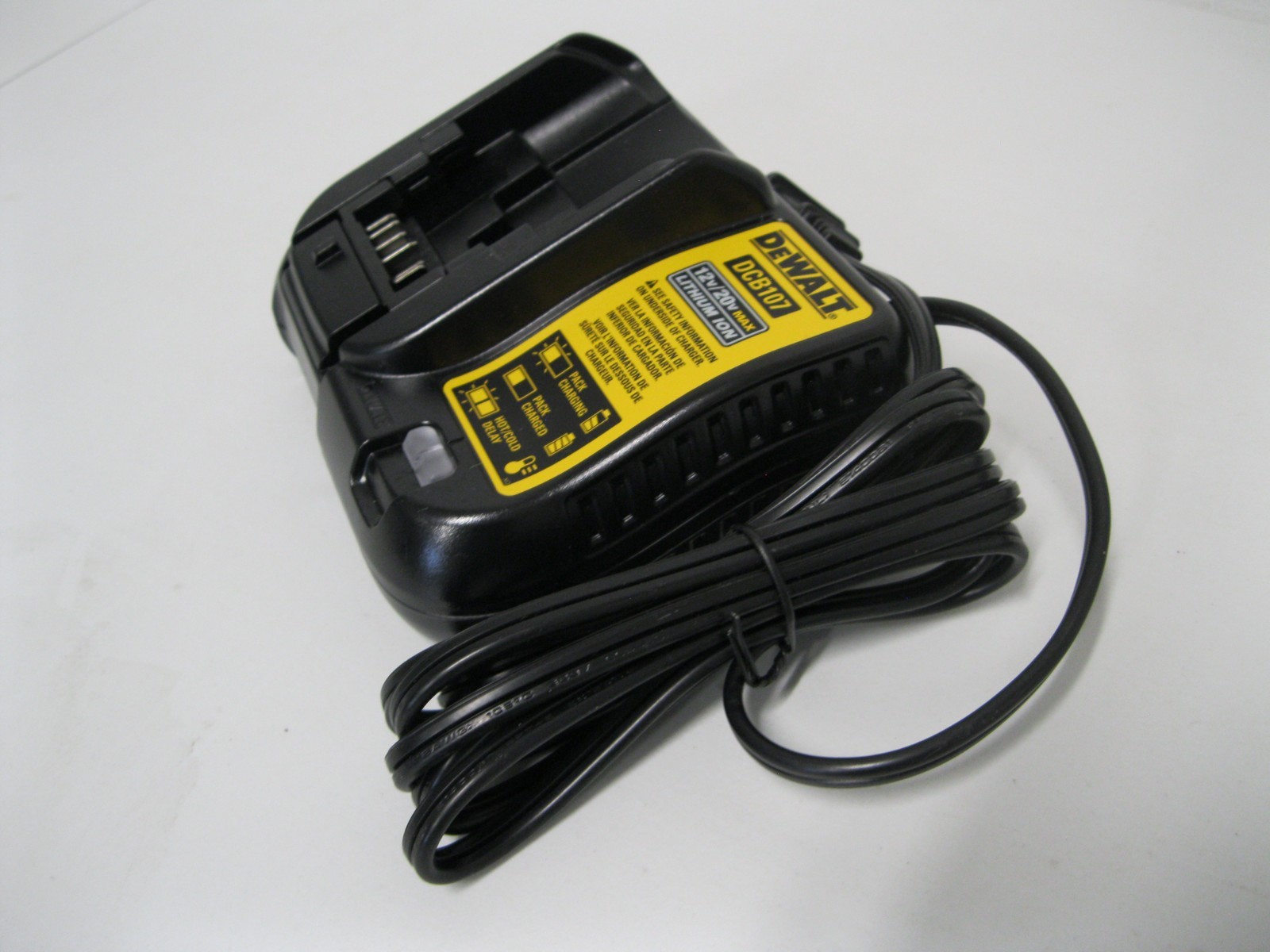 New Dewalt DCB107 12V & 20V Max Li-ion Battery Charger Replaces DCB112 , DCB100