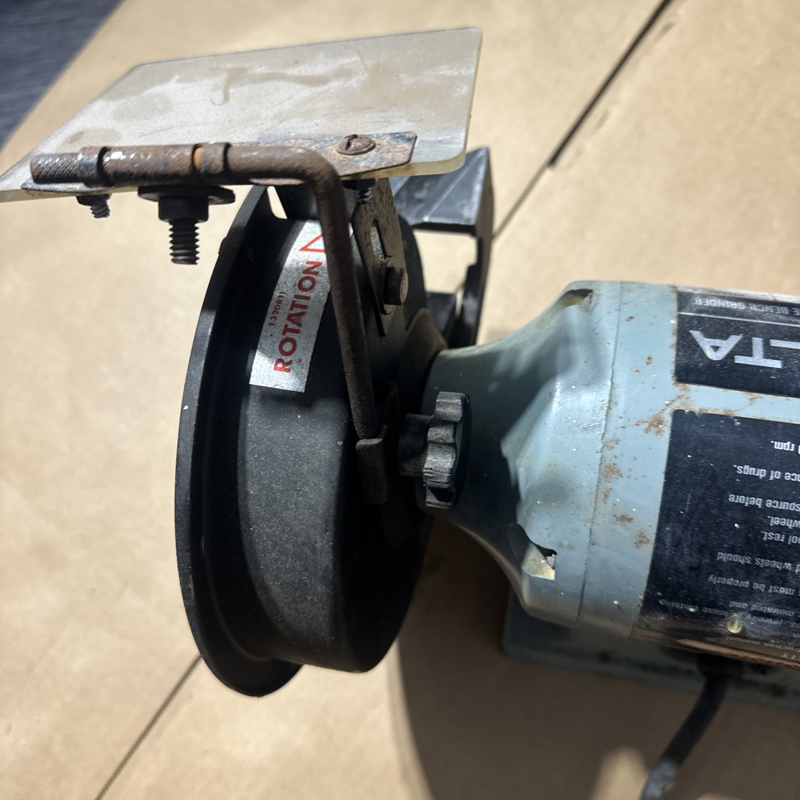 Delta Bench Grinder Model 23-660-6″ Thin Line 1/5 HP 3450 RPM – Works Great