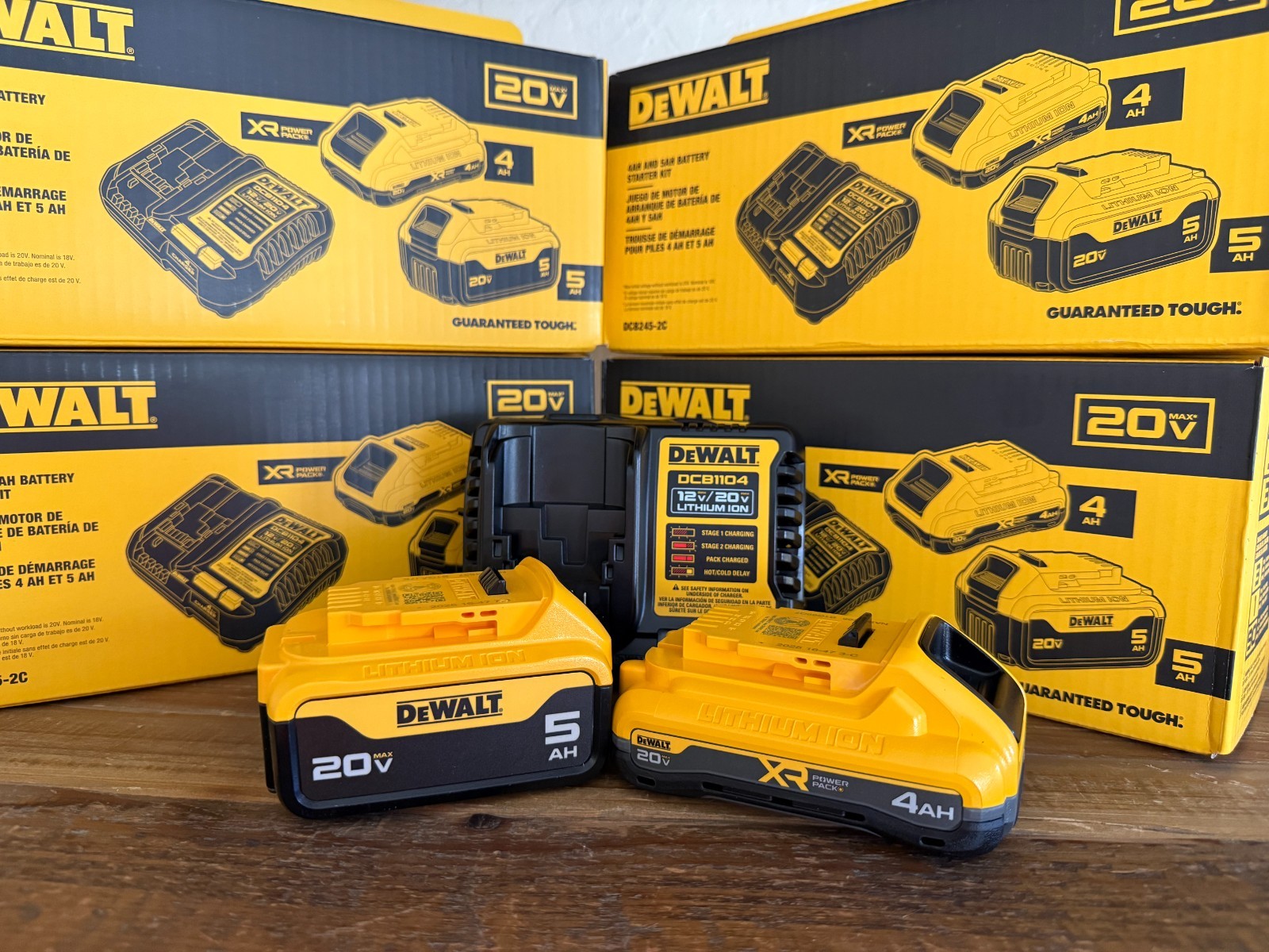 DeWALT Battery Kit 5Ah & 4Ah XR 20V POWERPACK Starter Set and Charger DCB245-2C