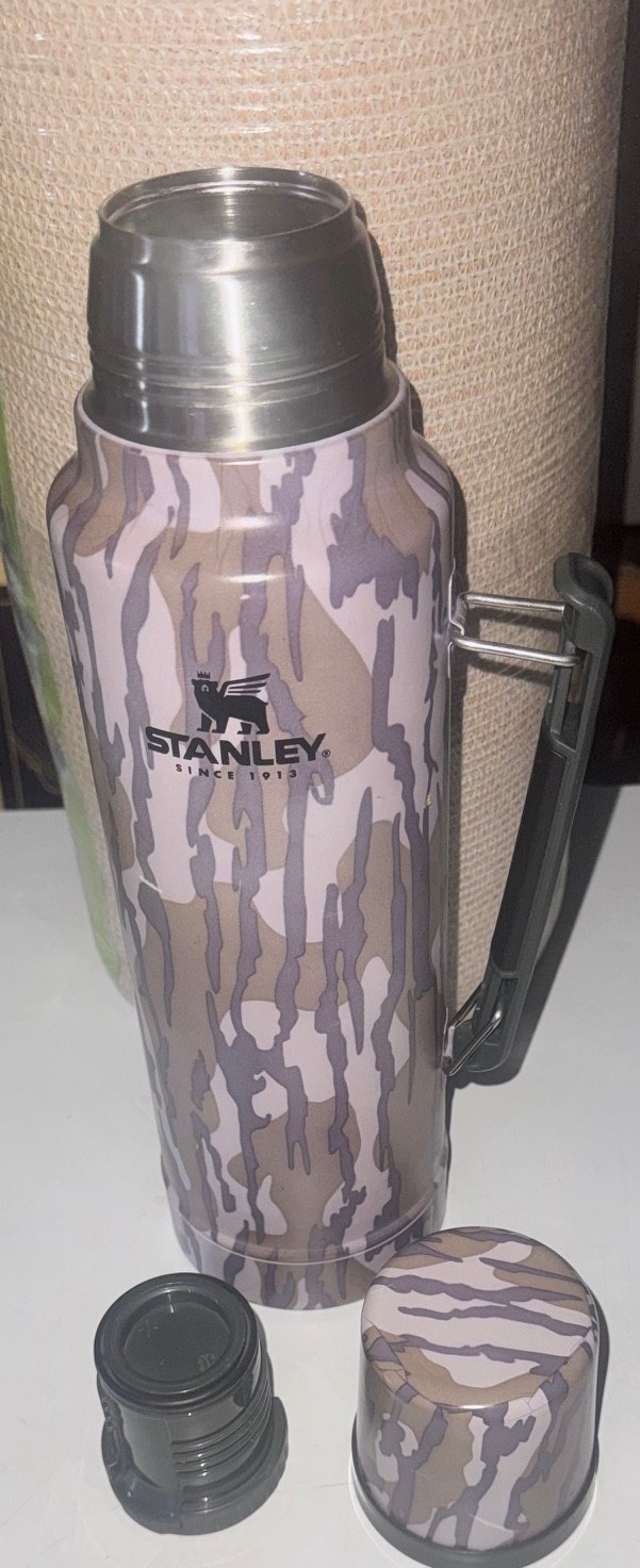 Genuine Stanley 1.5 quart rare camo pattern mossy oak camo hunter coffee thermos