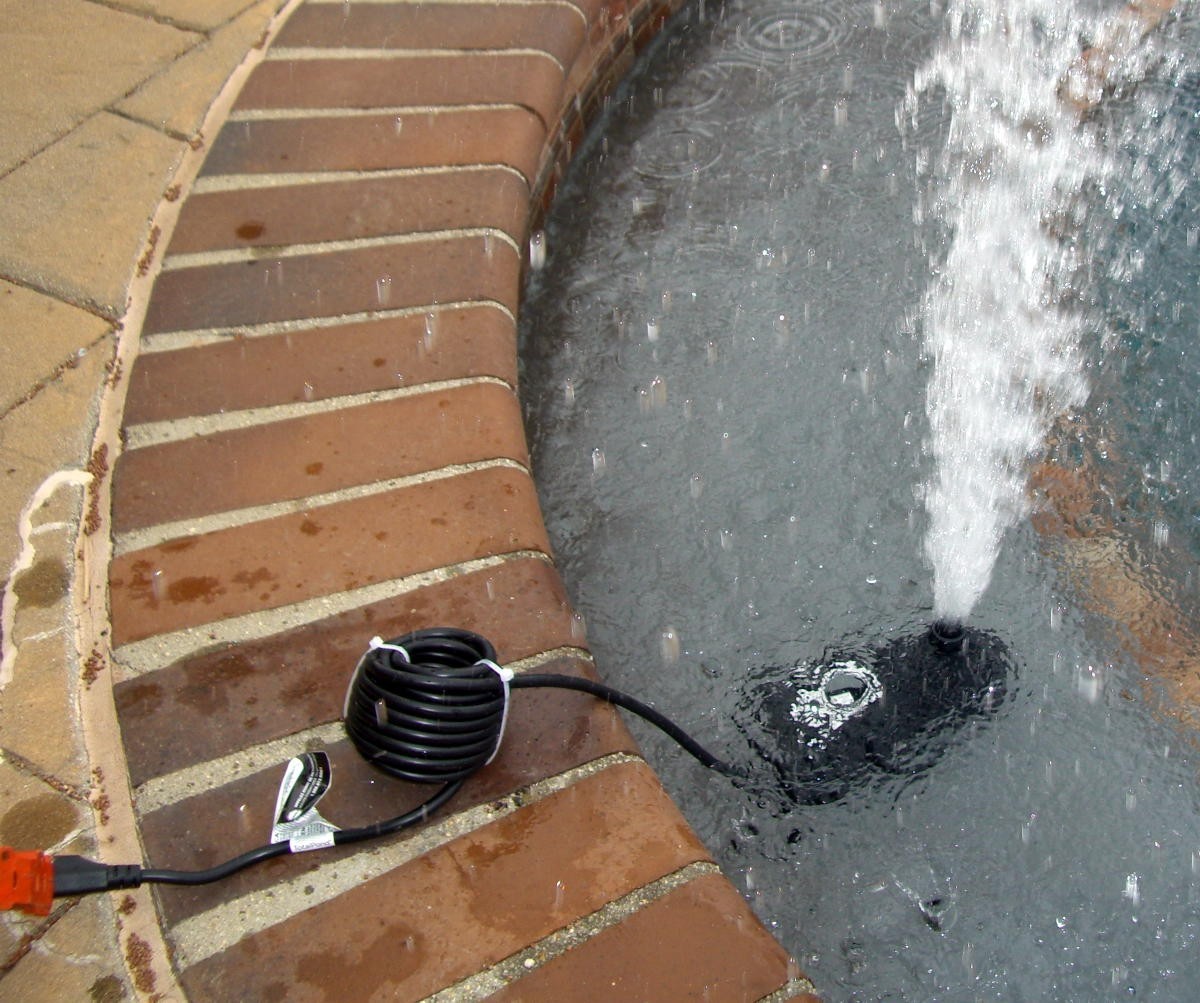 TotalPond – Intertek – 52321 – 2000 GPH Pond/Water Feature Pump, NEW – FREE SHIP