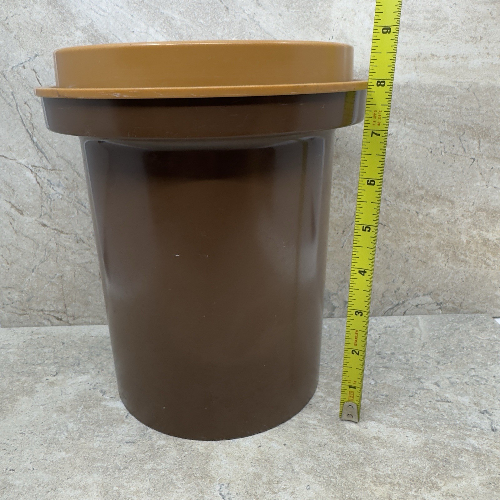 Rubbermaid Harvest Mushroom Stacking Vintage FREE SHIPPING Ships in 24hrs