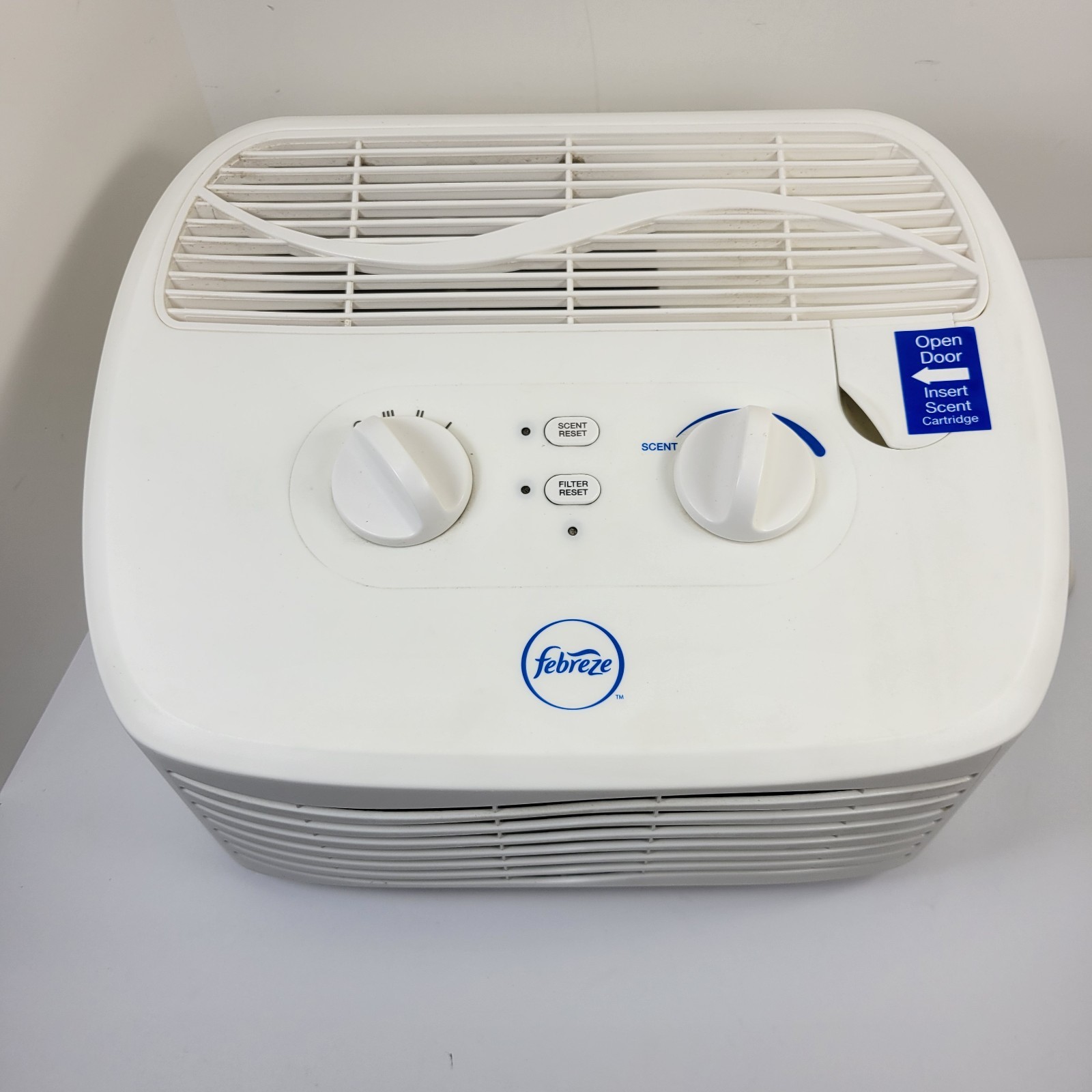 Febreze Tabletop HEPA-Type Air Purifier Model FHT170W White 85 – 100 Sq Ft