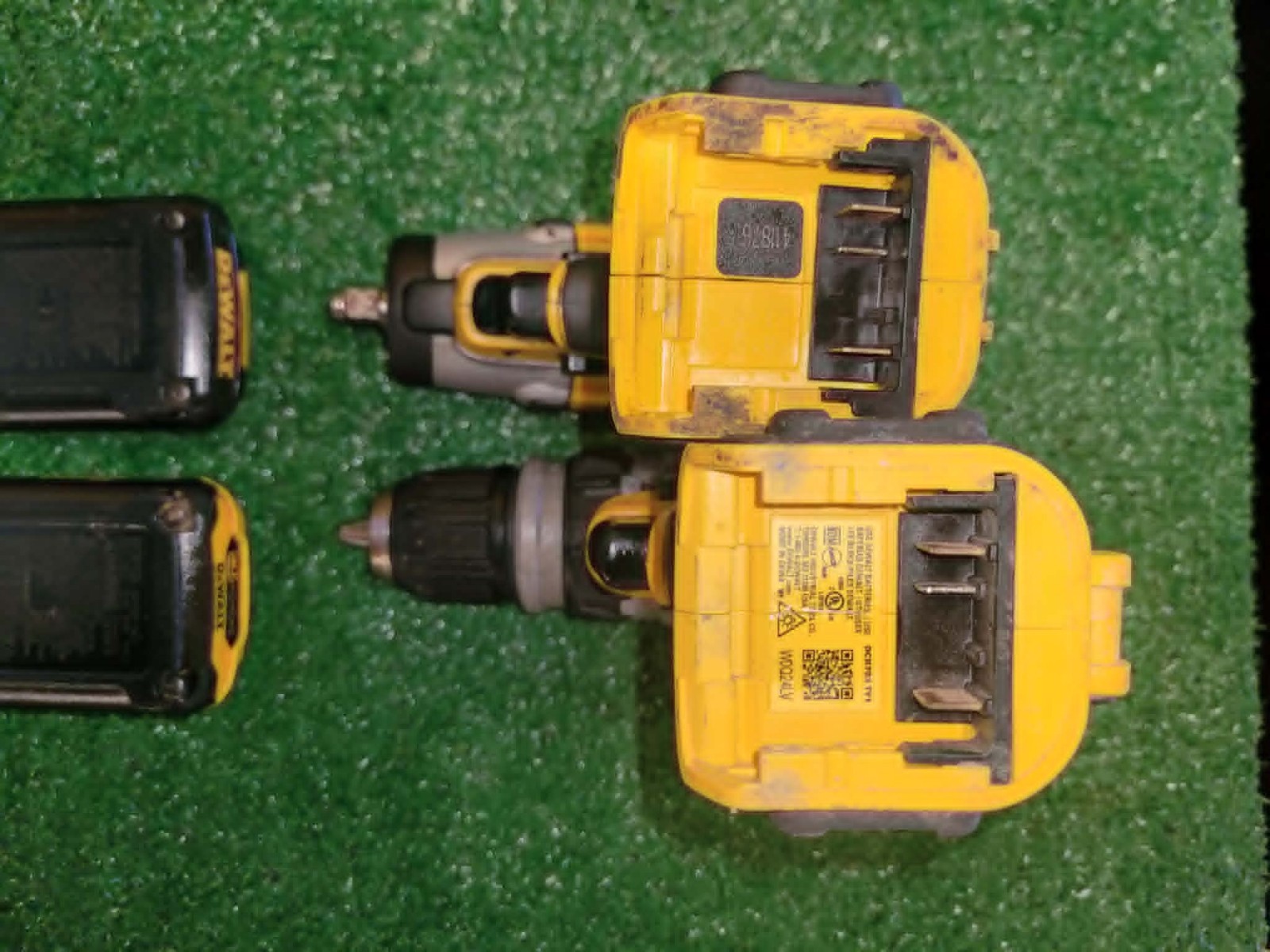 Dewalt DCD703 3/8″Drill , DCF813 Impact, 2 Batteries 2.0 & 1.3AH